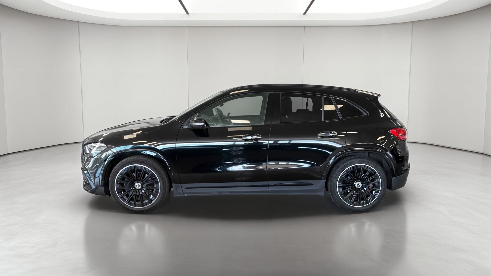 Mercedes-Benz GLA 200 d 8G-DCT AMG Line — Profil gauche