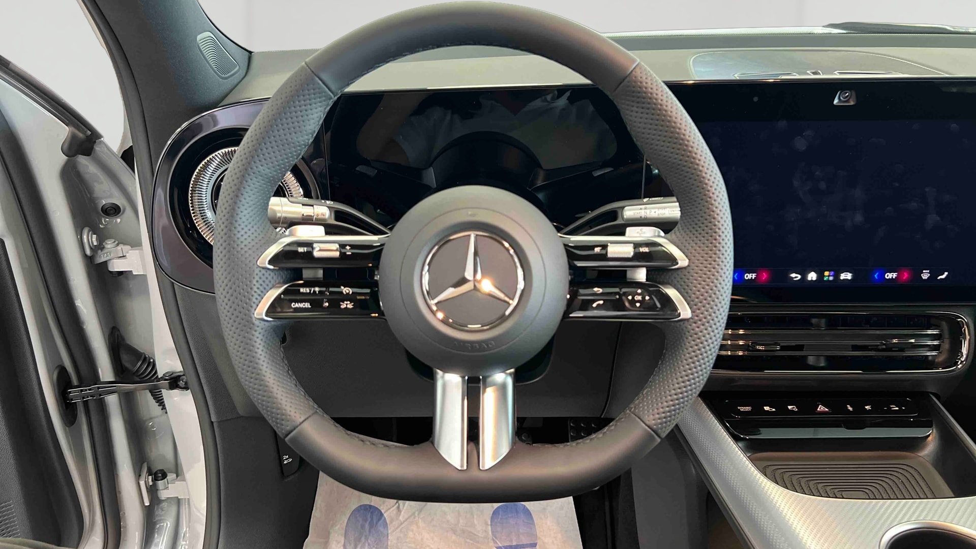 Mercedes-Benz GLB 200 AMG Line — Poste de pilotage