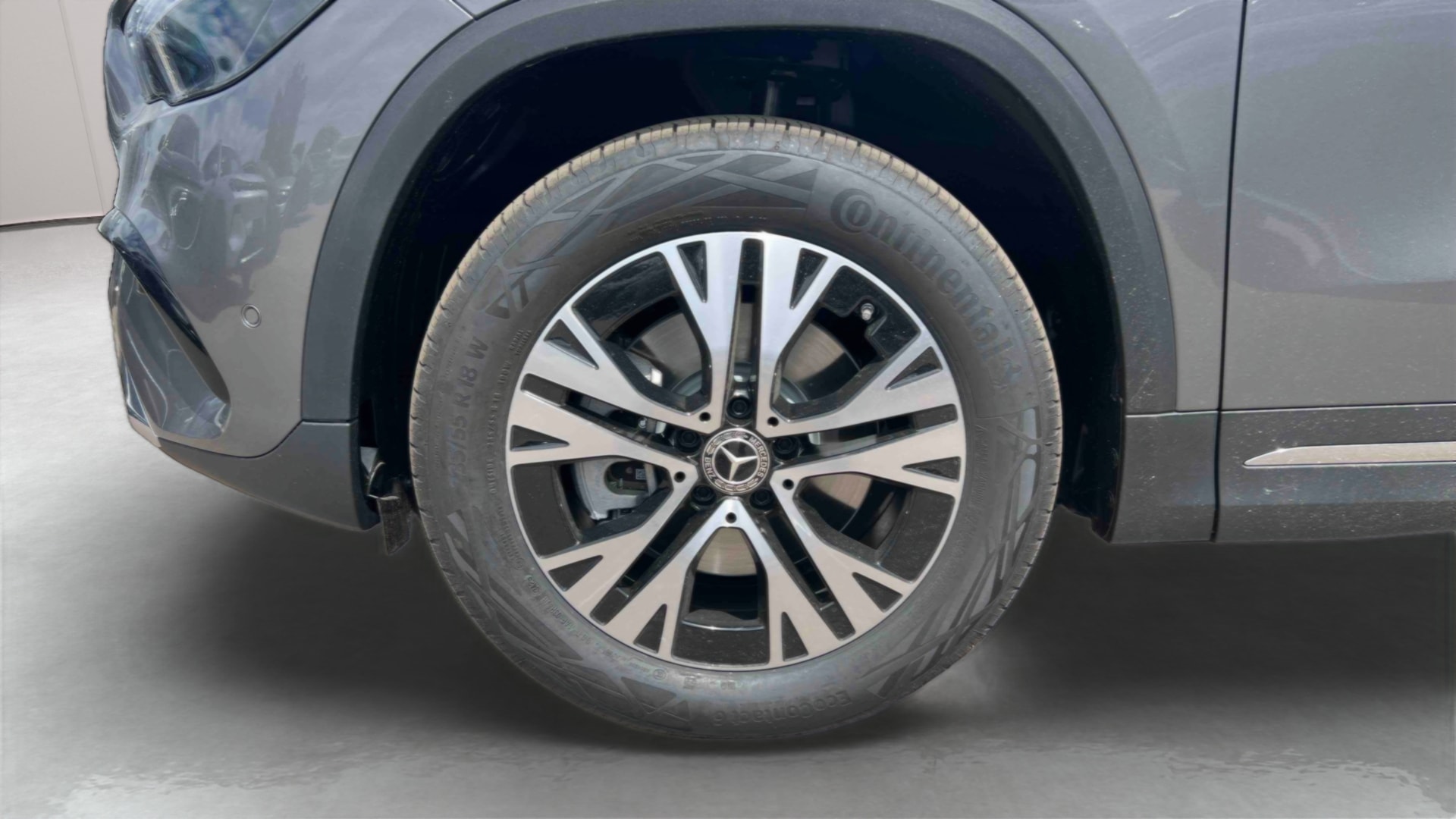 Mercedes-Benz GLA 250 e Hybrid EQ 8G-DCT Business Line — Pneu avant gauche