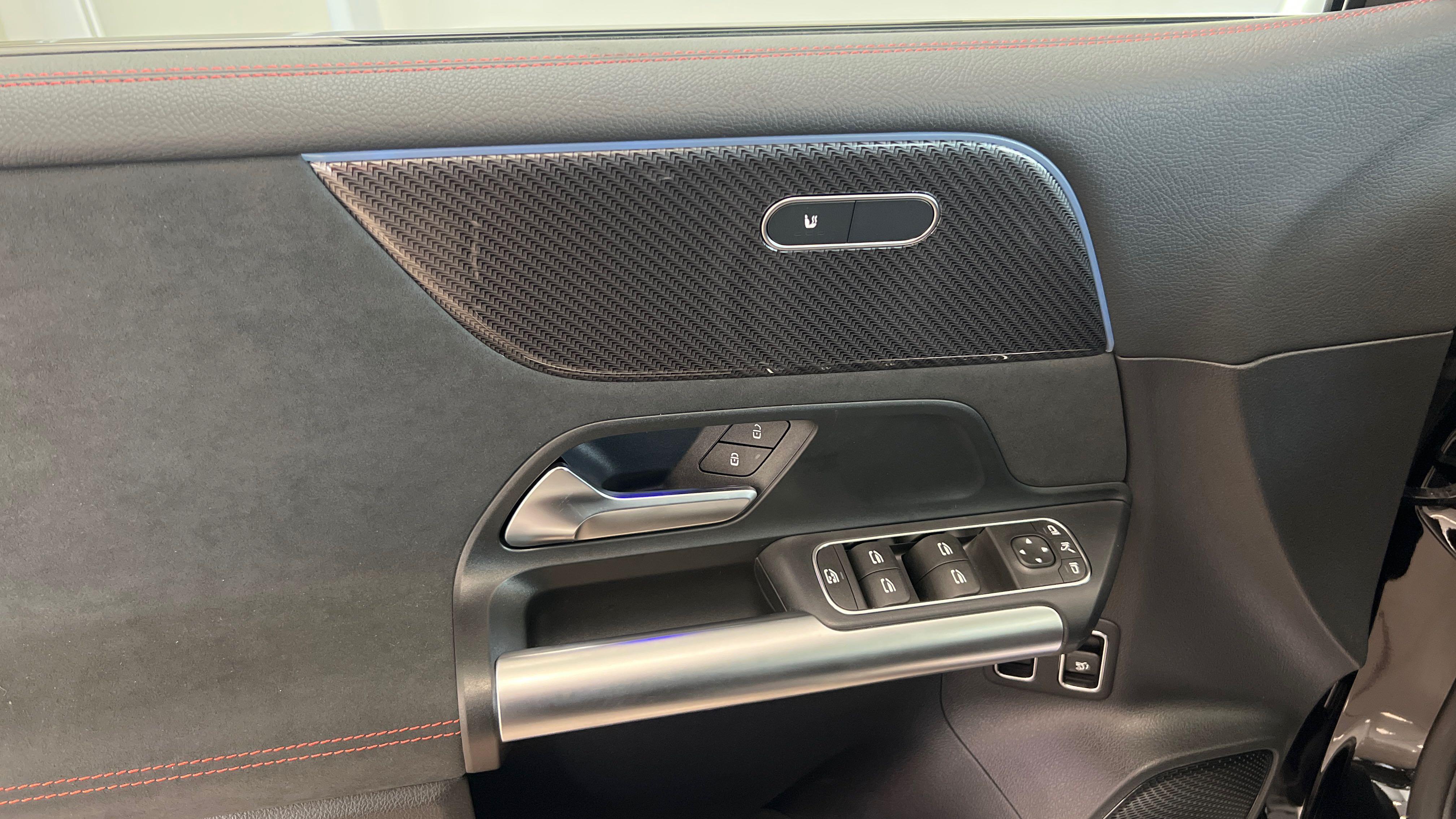 Mercedes-Benz Classe B 250 e Hybrid EQ 8G-DCT AMG Line — Face arrière