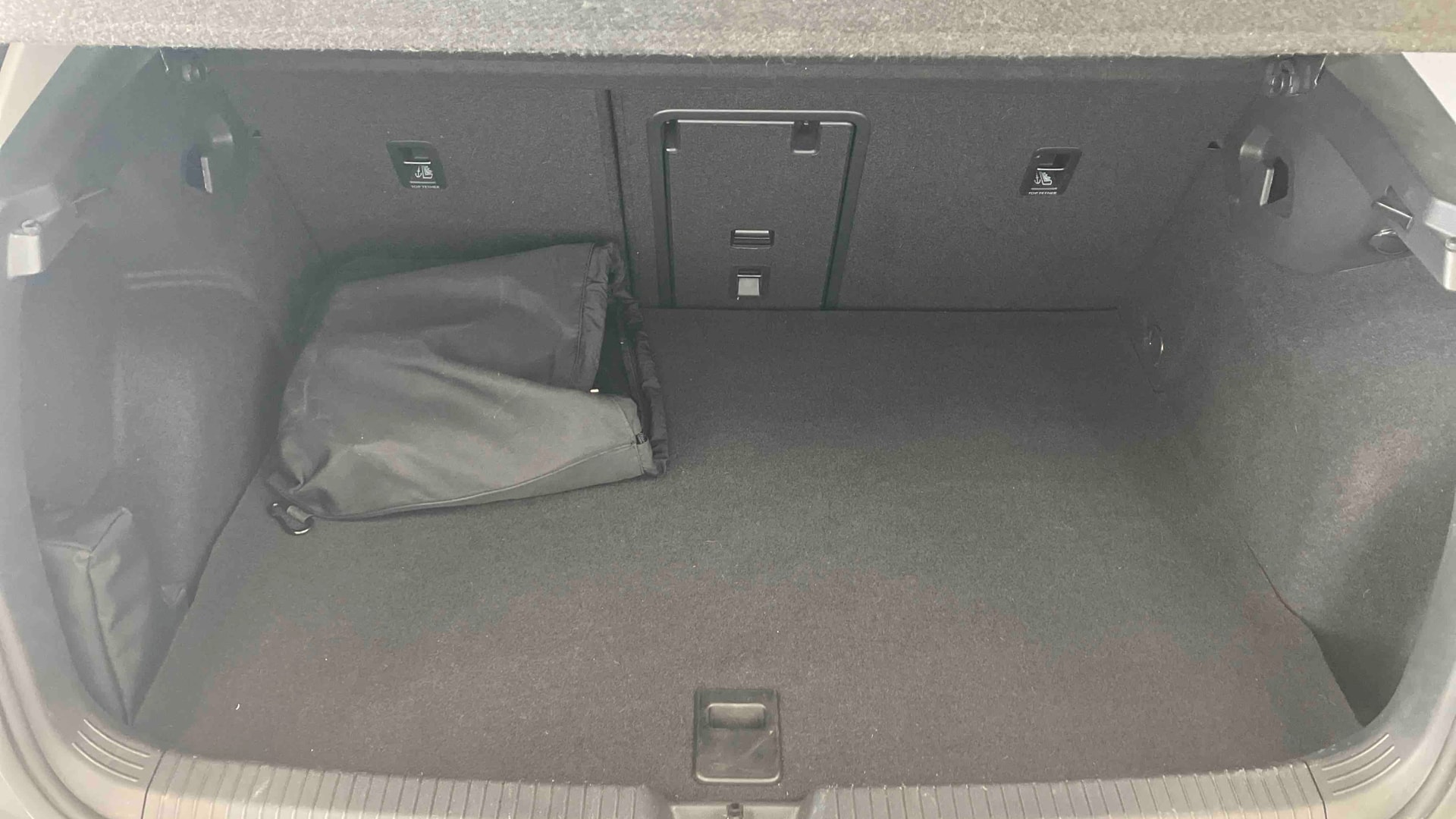 Volkswagen Golf 1.4 Hybrid Rechargeable OPF 204 DSG6 Style — Coffre