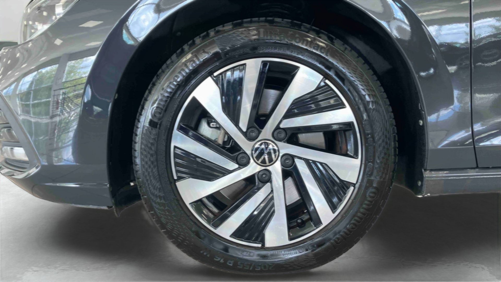 Volkswagen Golf 1.4 Hybrid Rechargeable OPF 204 DSG6 Style — Pneu avant gauche