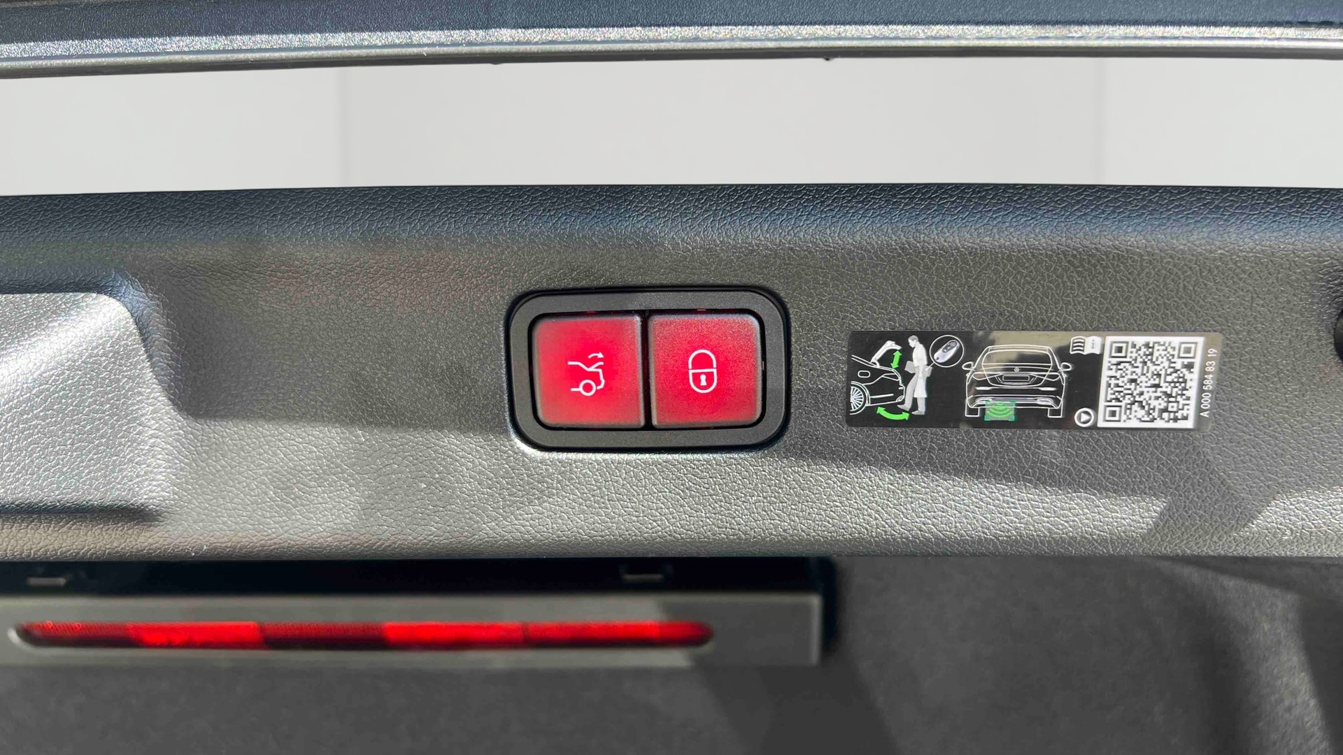 Mercedes-Benz Classe C 400 Electrique 4M AMG Line — photo 15