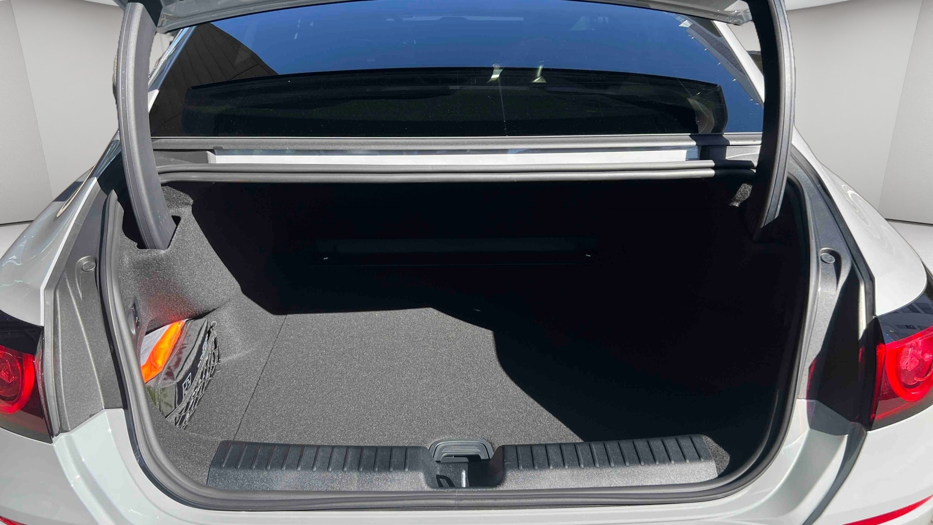 Mercedes-Benz Classe C 400 Electrique 4M AMG Line — Coffre