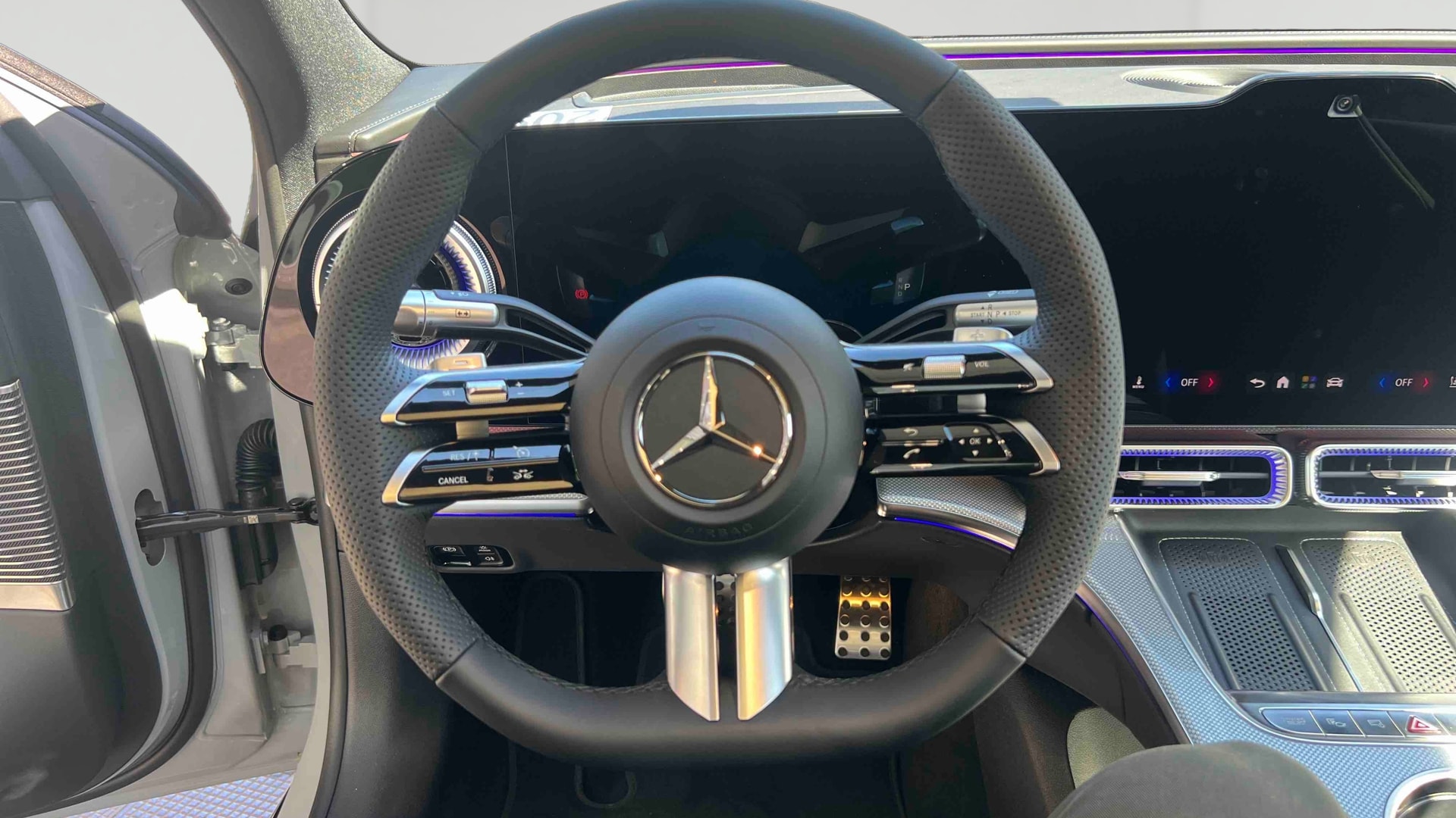 Mercedes-Benz Classe C 400 Electrique 4M AMG Line — Poste de pilotage
