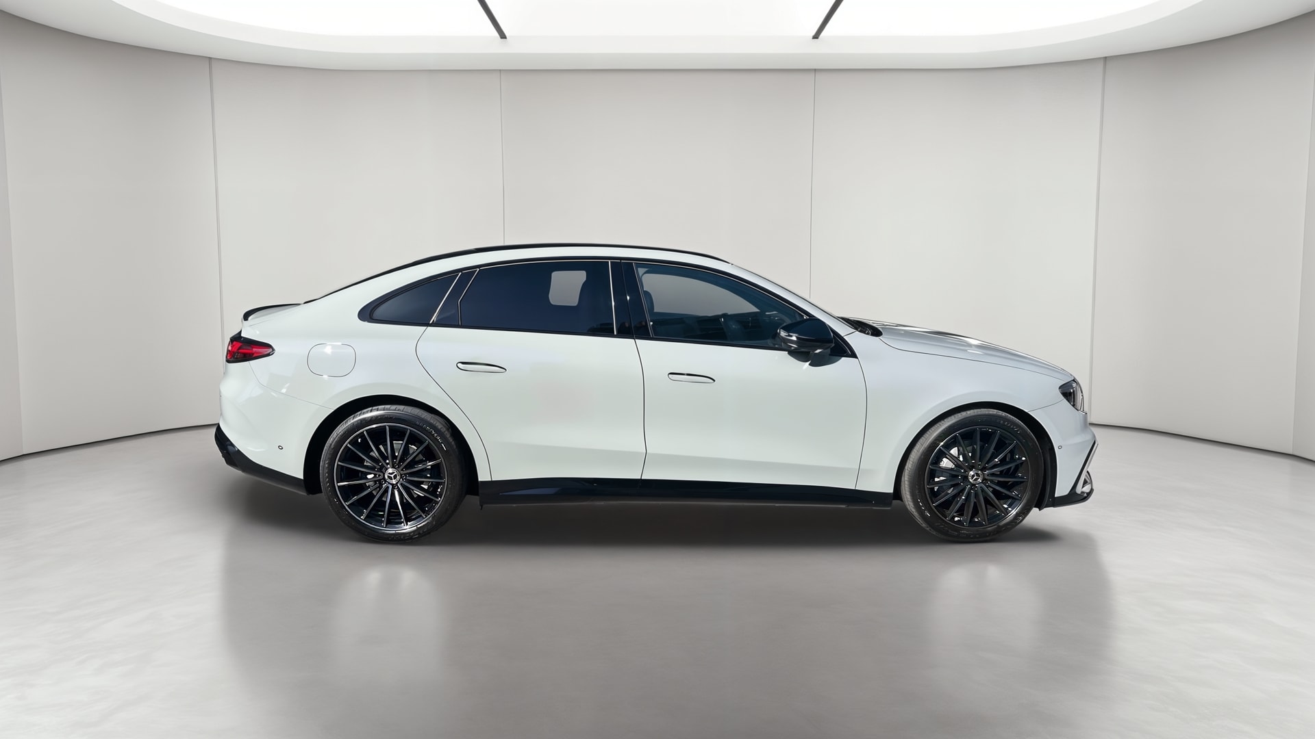 Mercedes-Benz Classe C 400 Electrique 4M AMG Line — Profil droit
