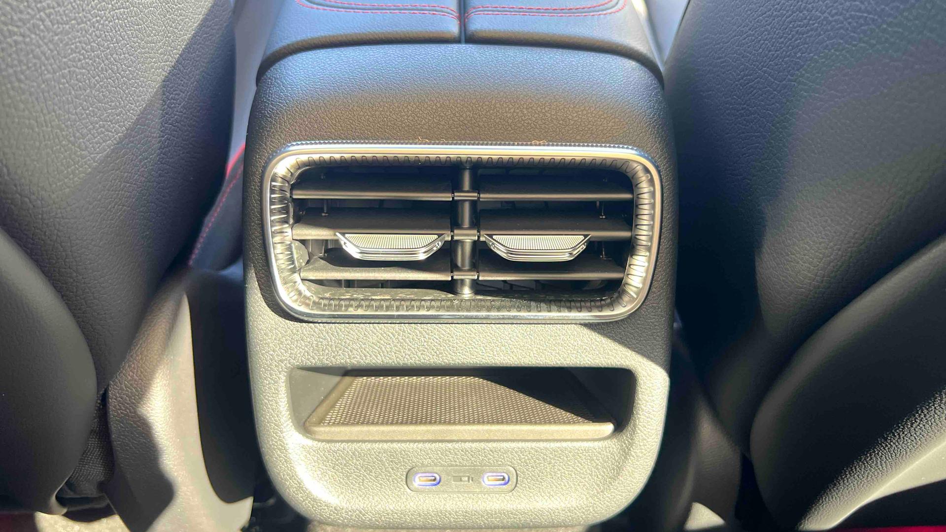 Mercedes-Benz Classe C 400 Electrique 4M AMG Line — photo 24
