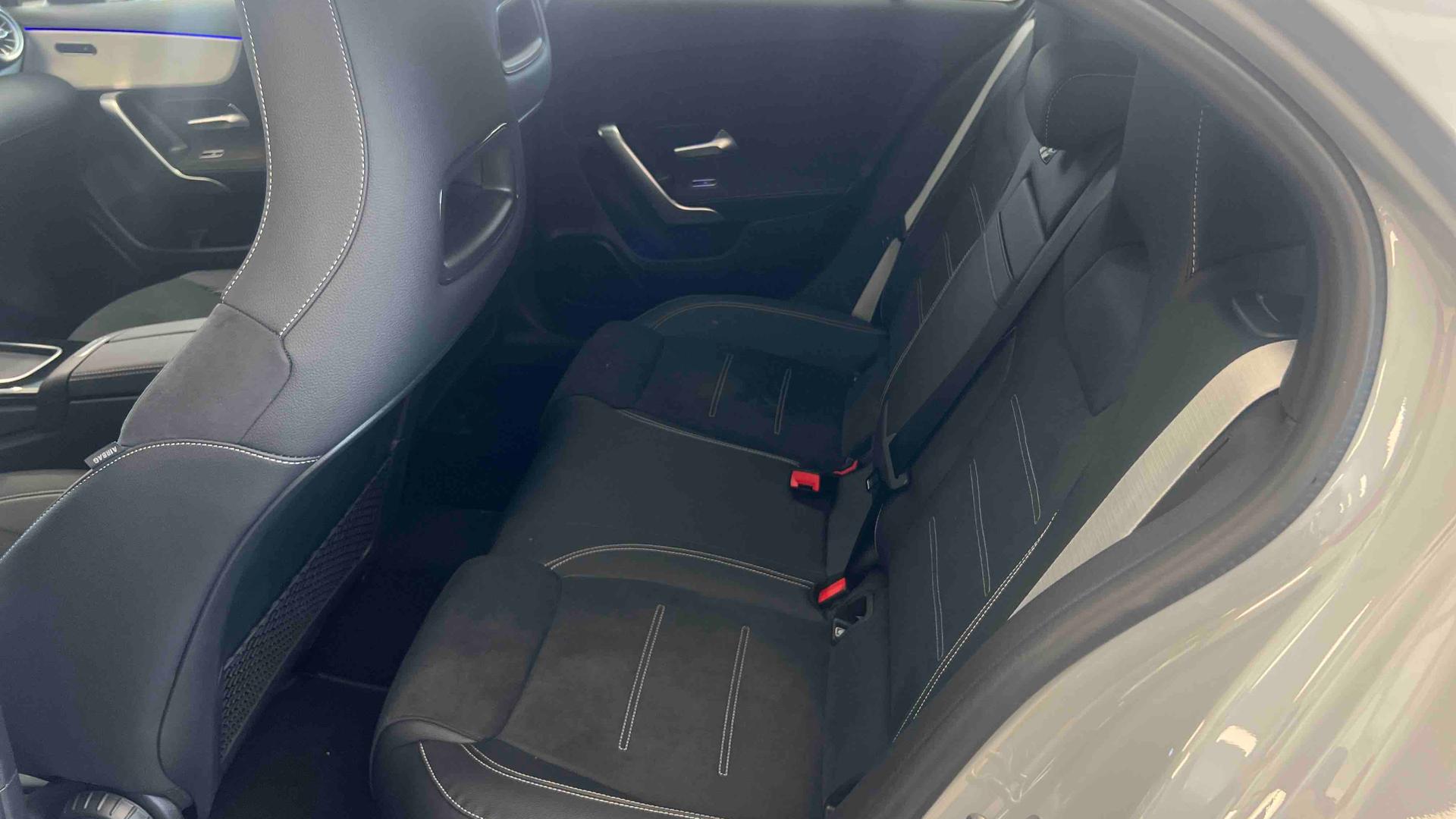 Mercedes-Benz Classe A 180 d AMG Exclusive Design — Siège arrière gauche