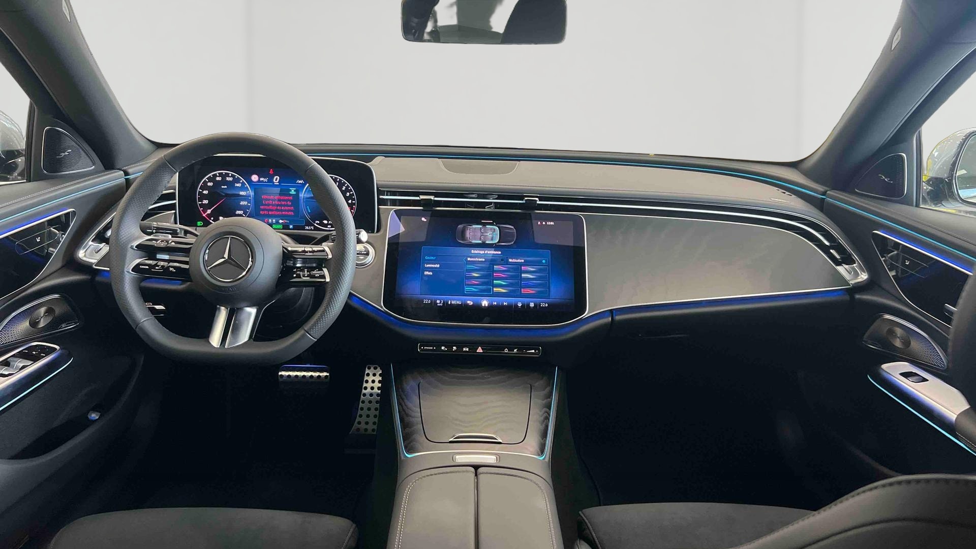 Mercedes-Benz Classe E 300 de Hybrid EQ 9G-Tronic AMG Line + — Planche de bord
