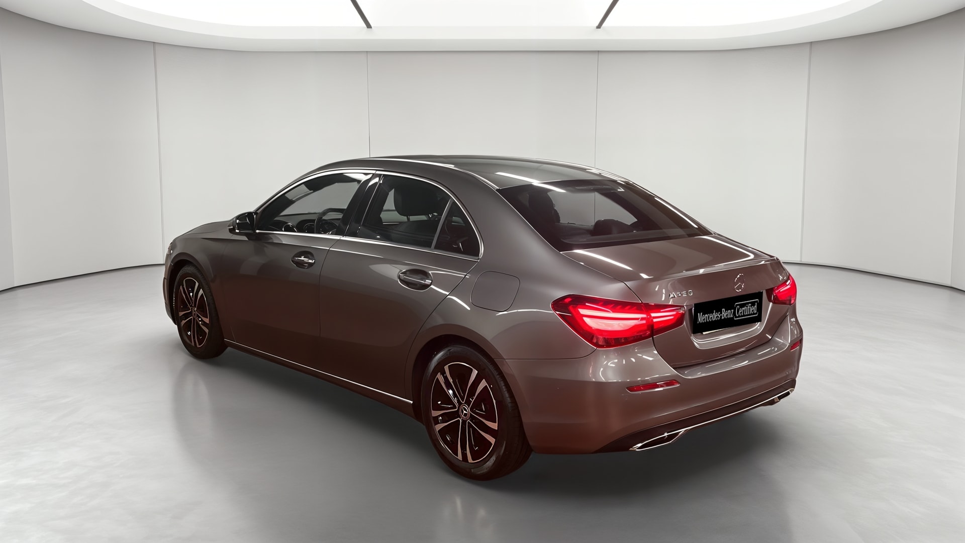 Mercedes-Benz Classe A 180 7G-DCT Progressive Line — 3/4 arrière gauche