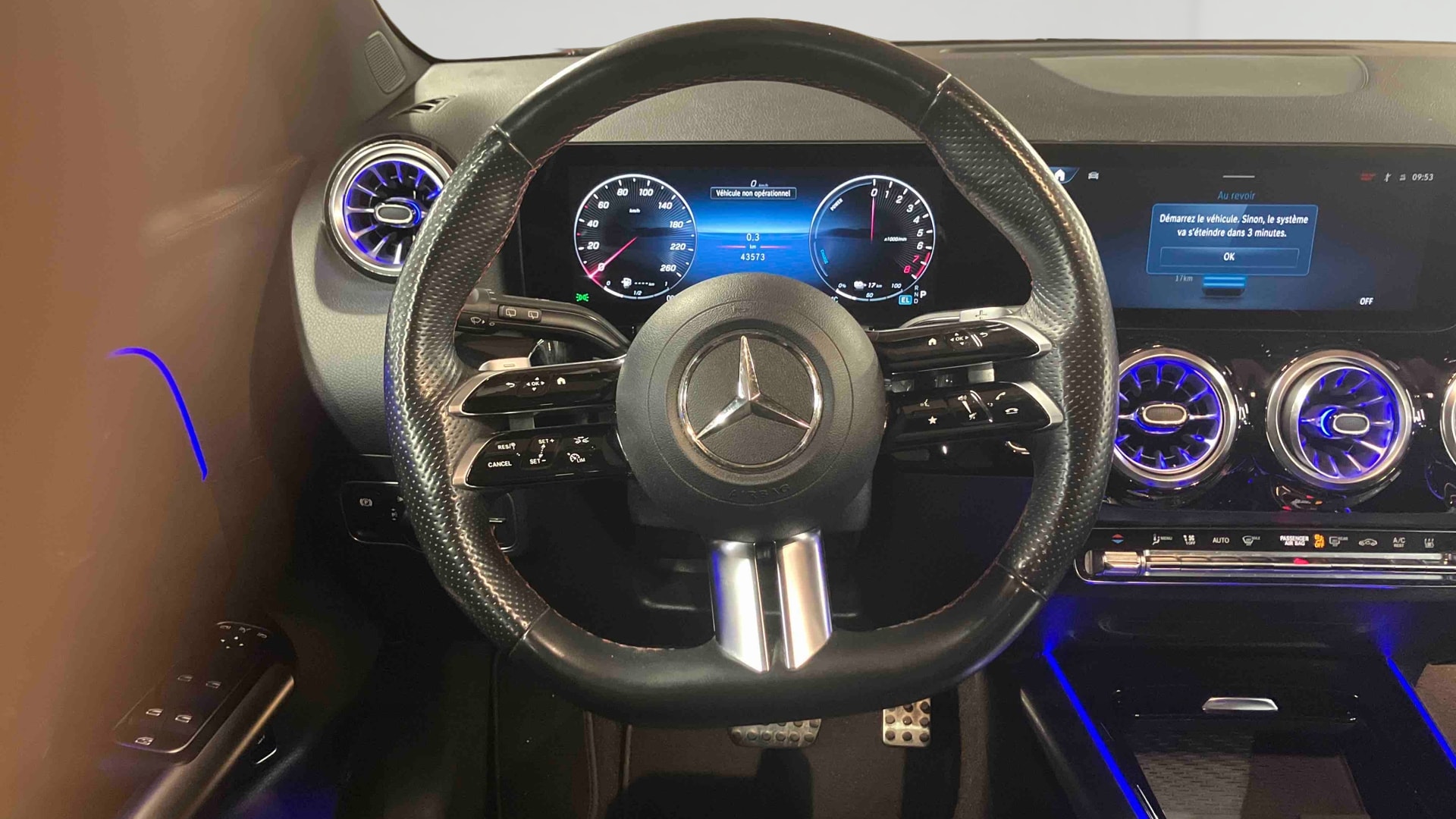 Mercedes-Benz GLA 250 e 8G-DCT AMG Line — Poste de pilotage