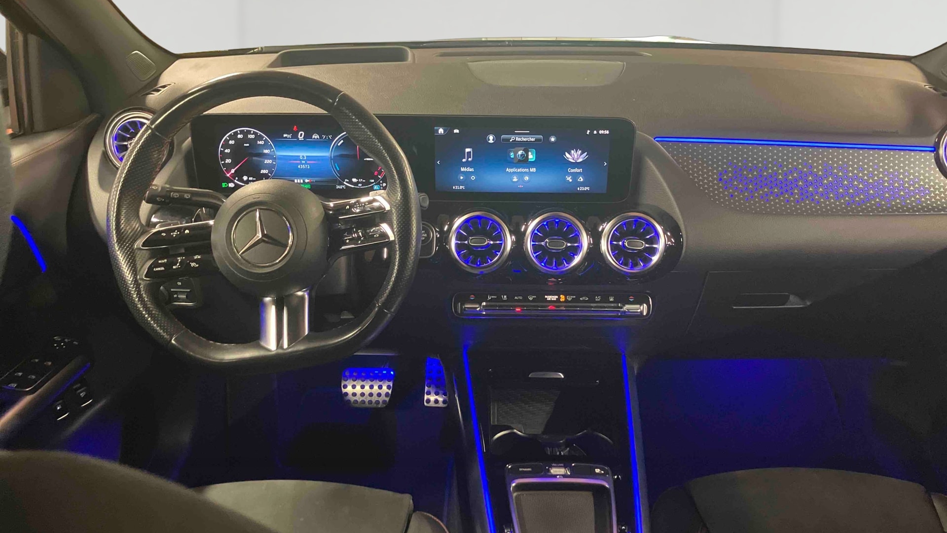 Mercedes-Benz GLA 250 e 8G-DCT AMG Line — Planche de bord