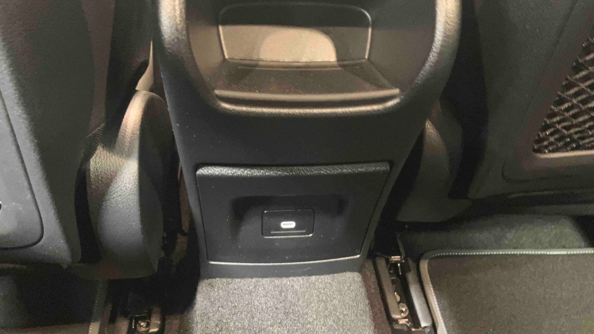 Mercedes-Benz Classe A 180 7G-DCT Progressive Line — photo 21