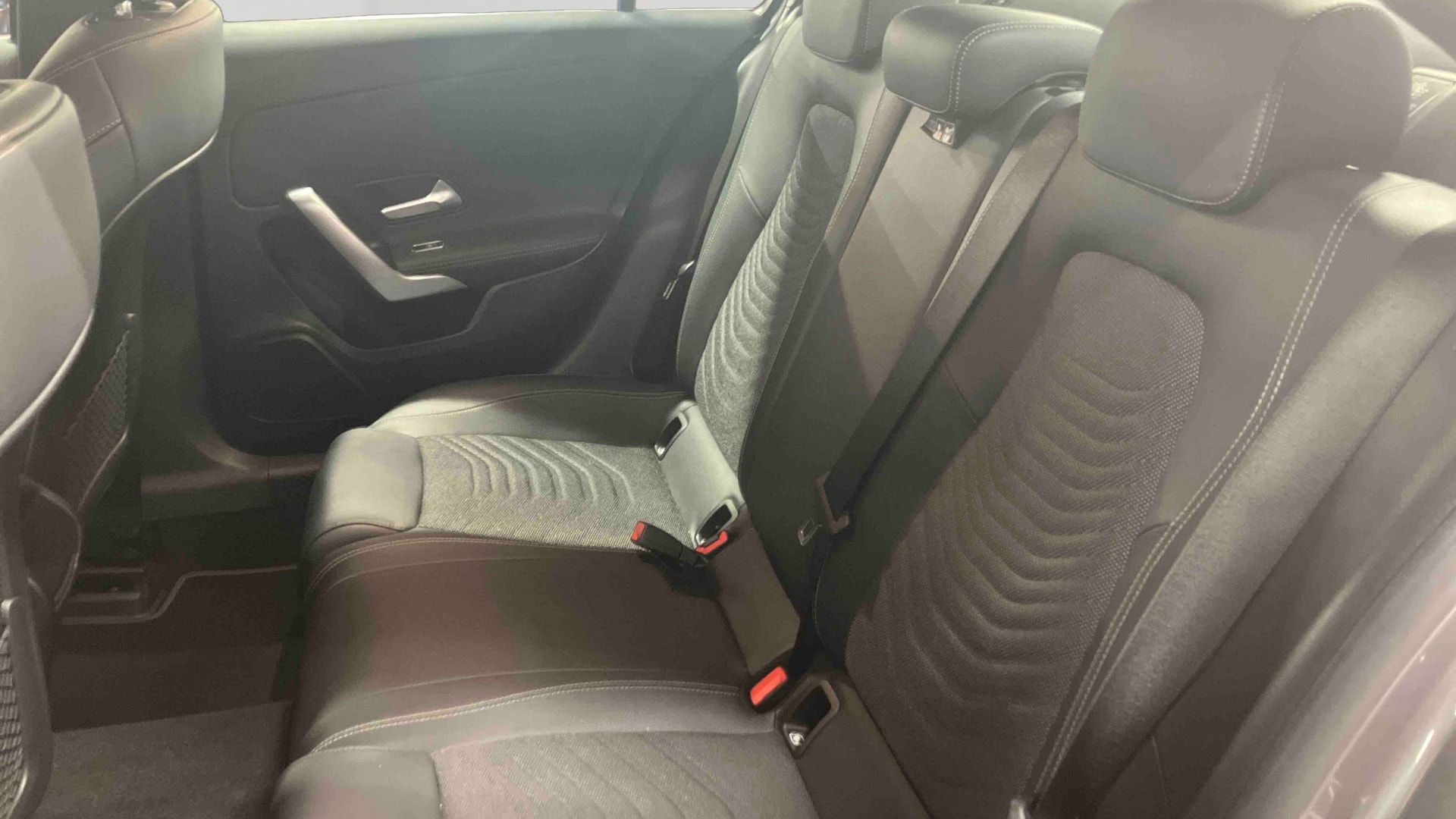 Mercedes-Benz Classe A 180 7G-DCT Progressive Line — Siège arrière gauche