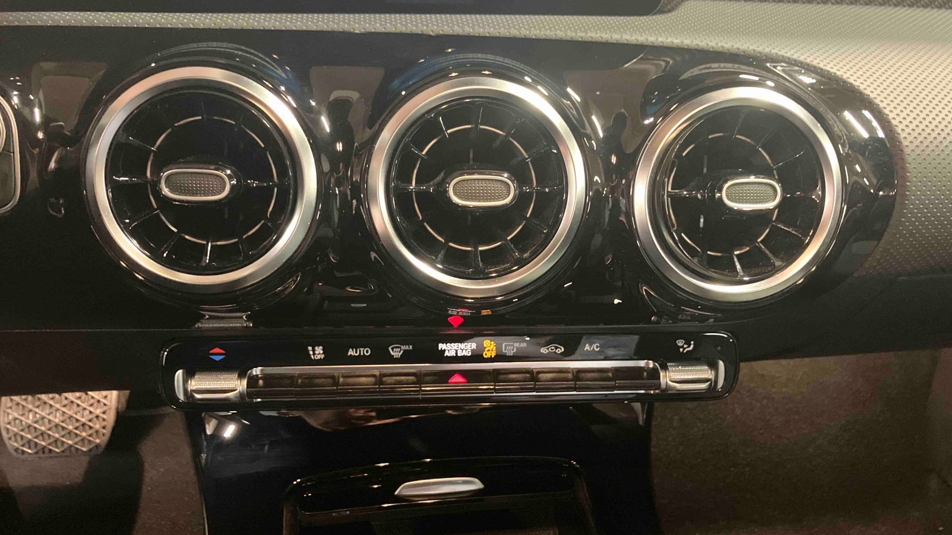 Mercedes-Benz Classe A 180 7G-DCT Progressive Line — photo 20