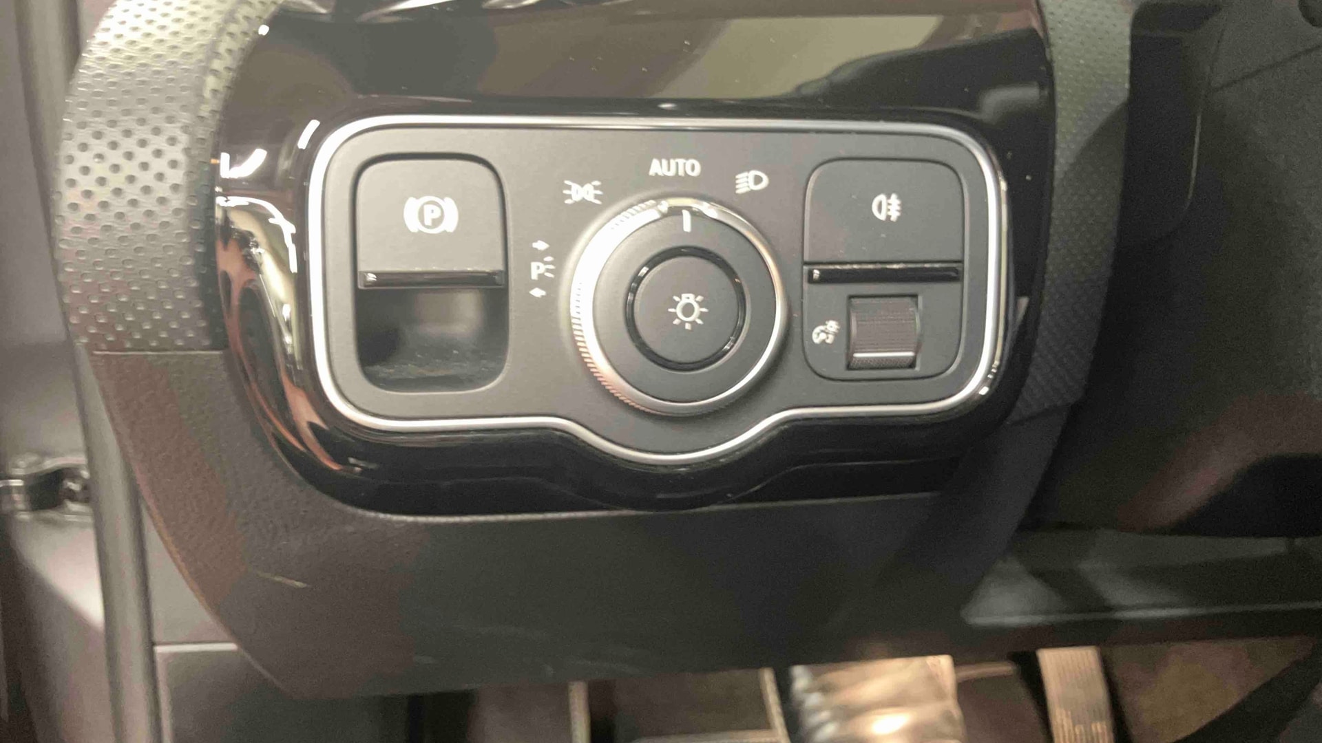Mercedes-Benz Classe A 180 7G-DCT Progressive Line — photo 18