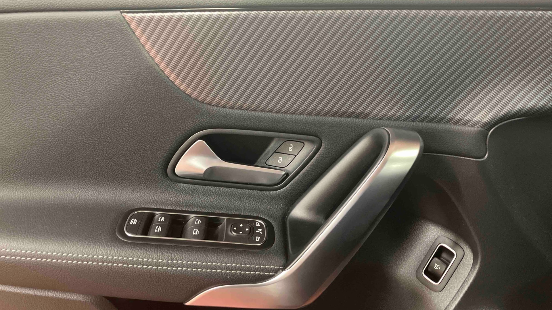 Mercedes-Benz Classe A 180 7G-DCT Progressive Line — photo 17