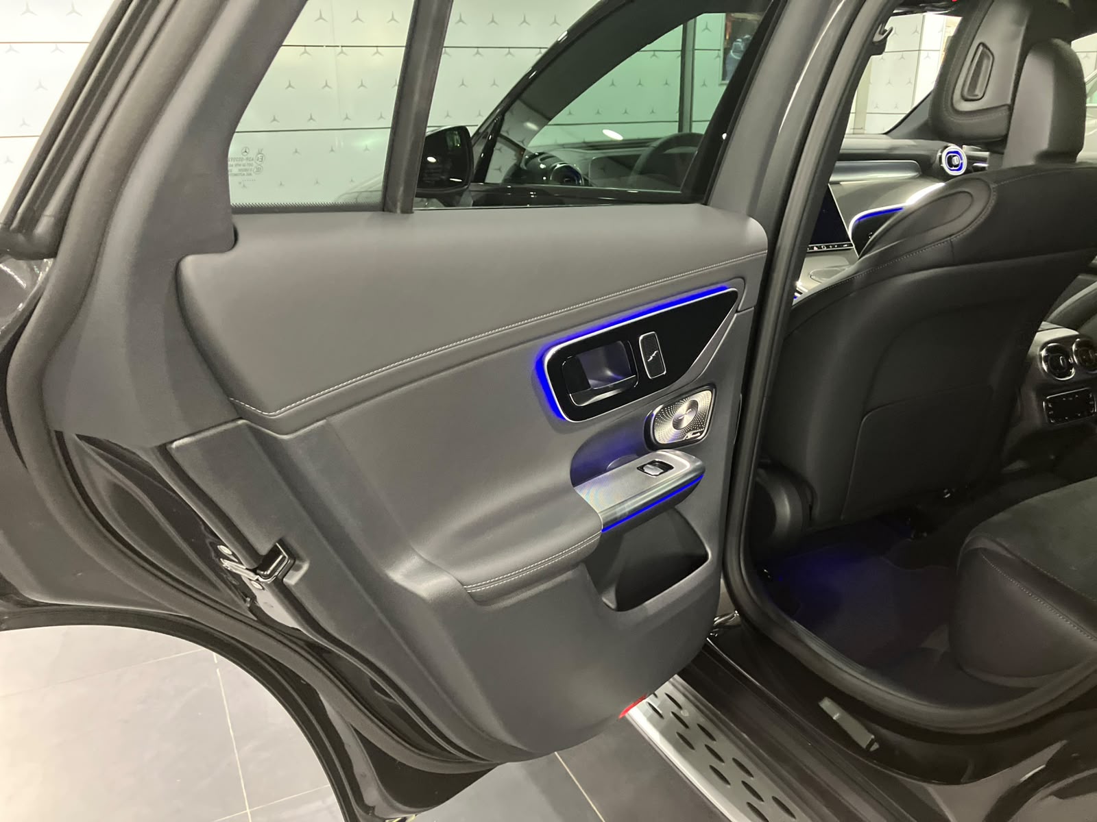 Mercedes-Benz GLC Coupe 220 d 4Matic AMG Line + — Panneau de porte arrière gauche