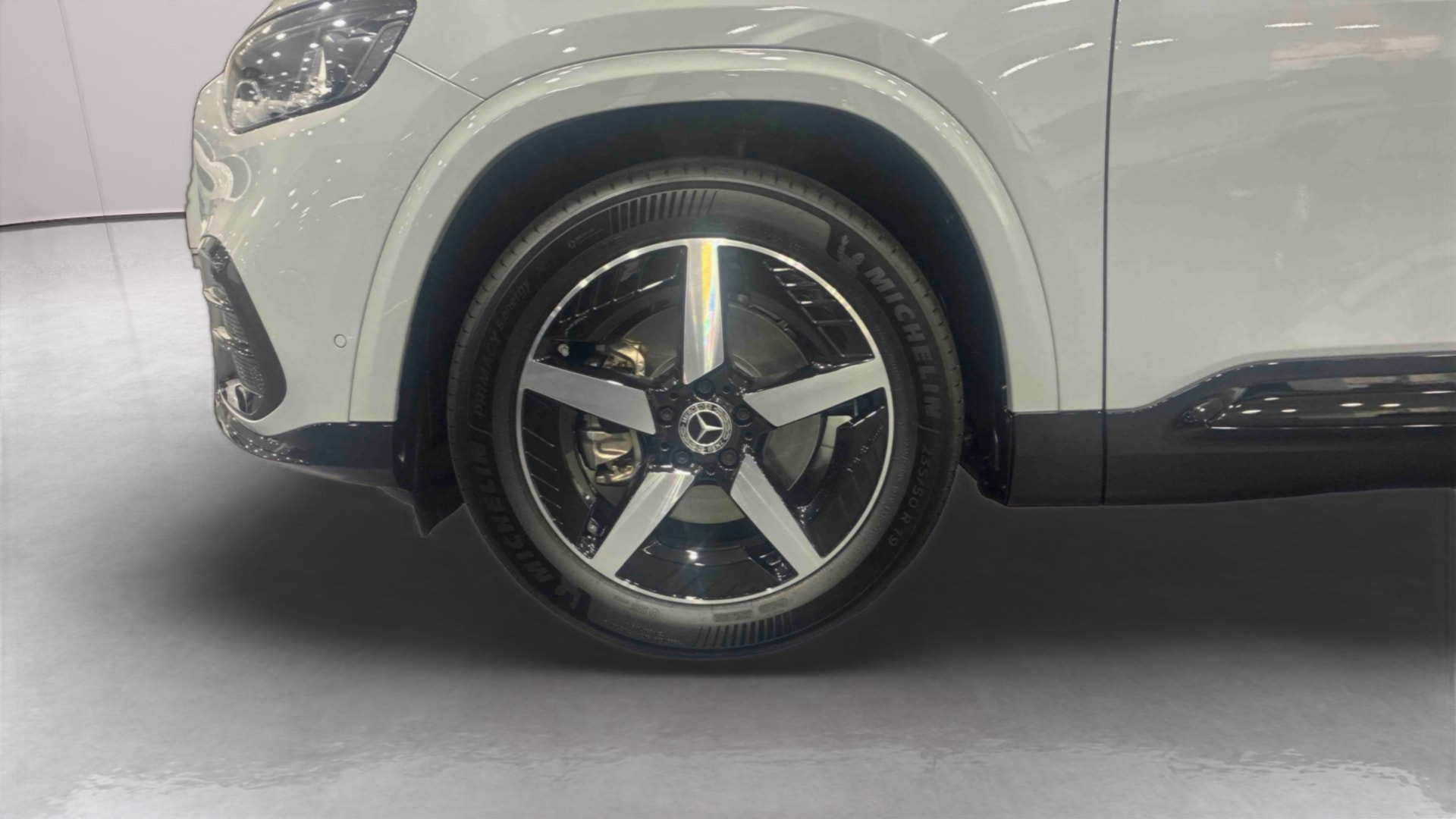 Mercedes-Benz GLB 220 4MATIC Business Line Executive — Pneu avant gauche