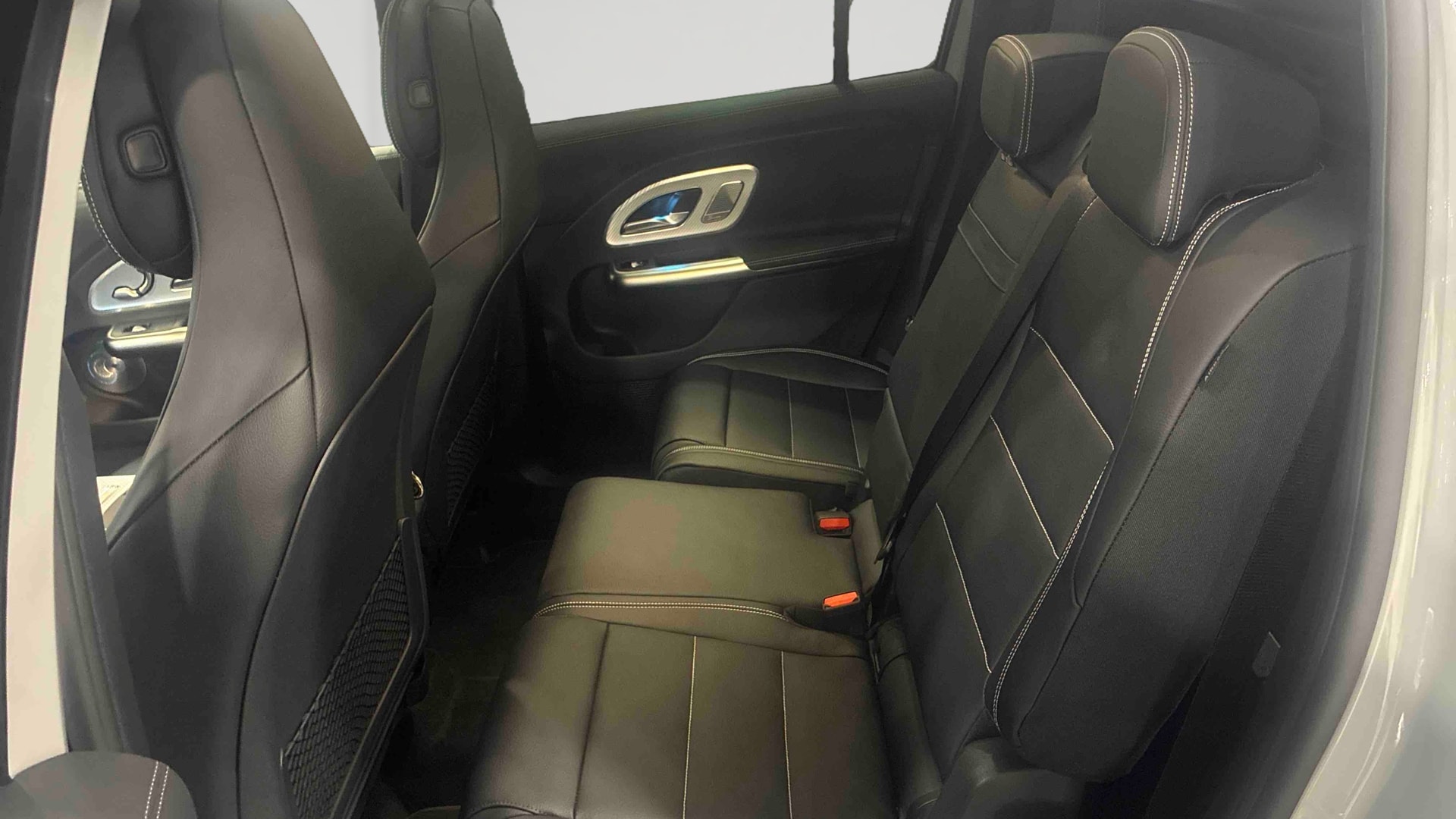 Mercedes-Benz GLB 220 4MATIC Business Line Executive — Siège arrière gauche
