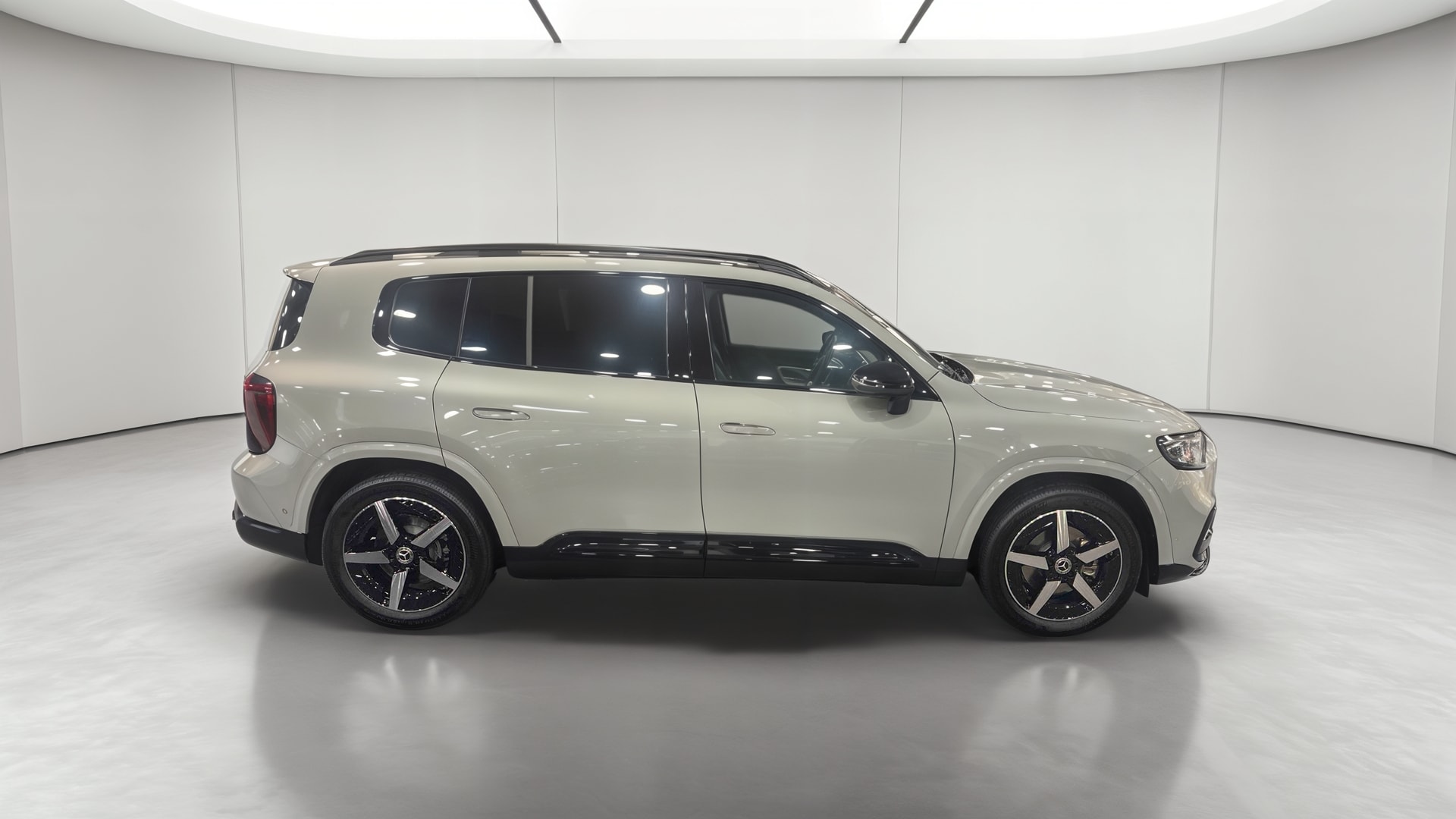 Mercedes-Benz GLB 220 4MATIC Business Line Executive — Profil droit