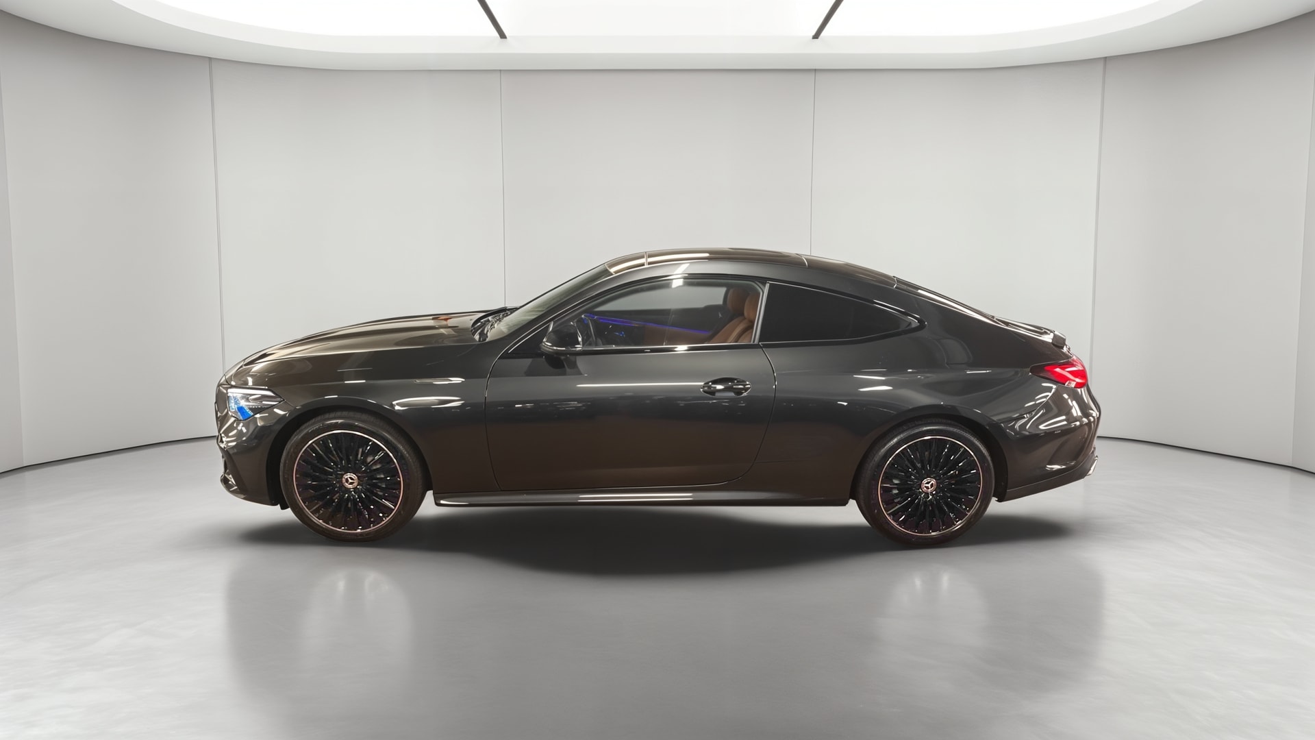 Mercedes-Benz CLE Coupé 300 e Hybrid EQ 9G-Tronic AMG Line — Profil gauche
