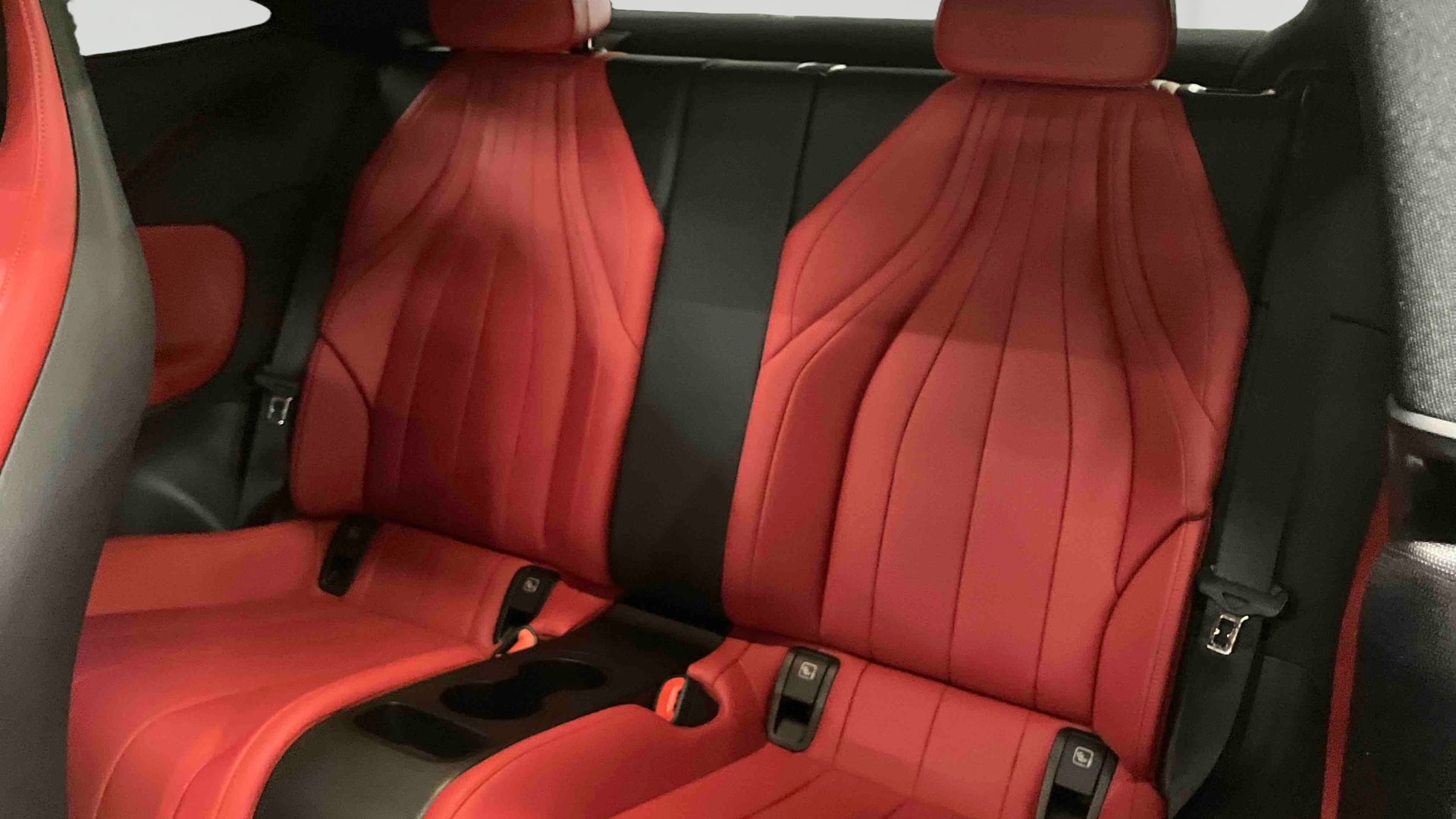 Mercedes-Benz CLE Coupé 300 e Hybrid EQ 9G-Tronic AMG Line — Siège arrière gauche
