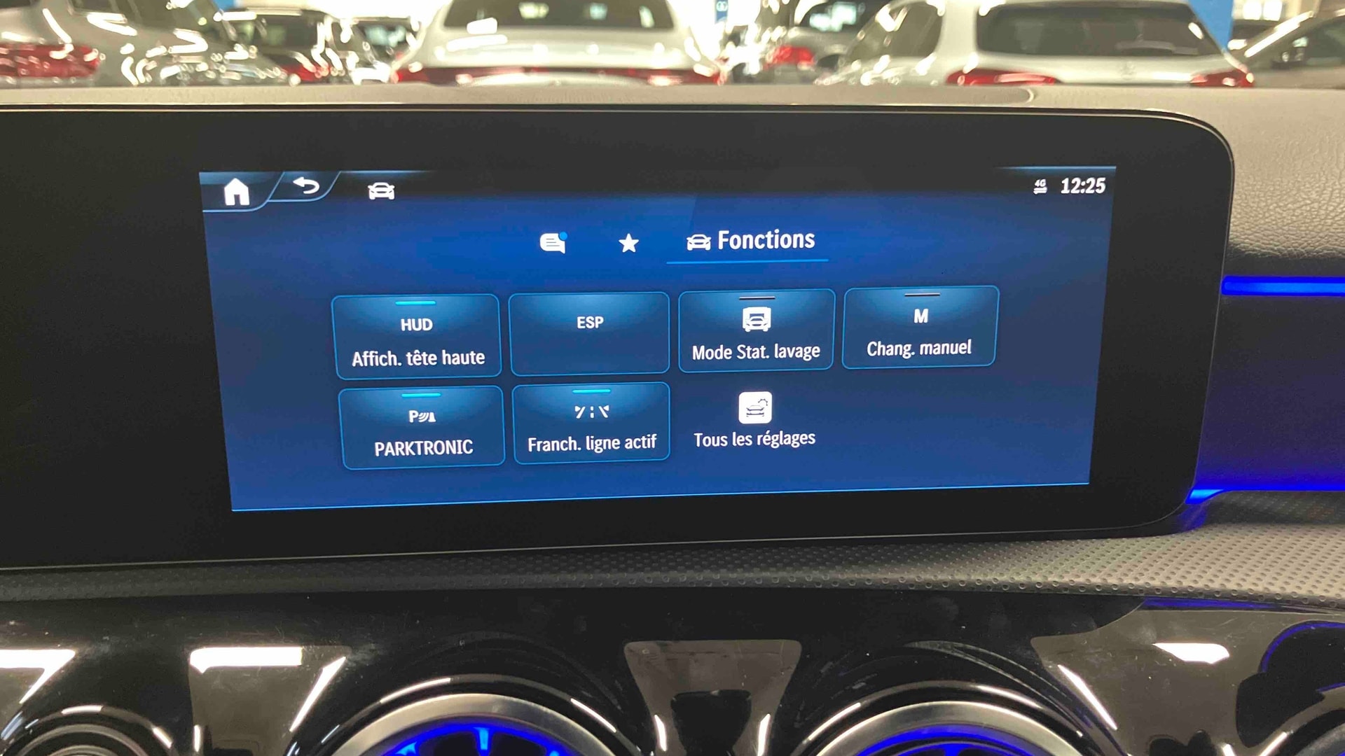 Mercedes-Benz Classe A 200 AMG Line — photo 23