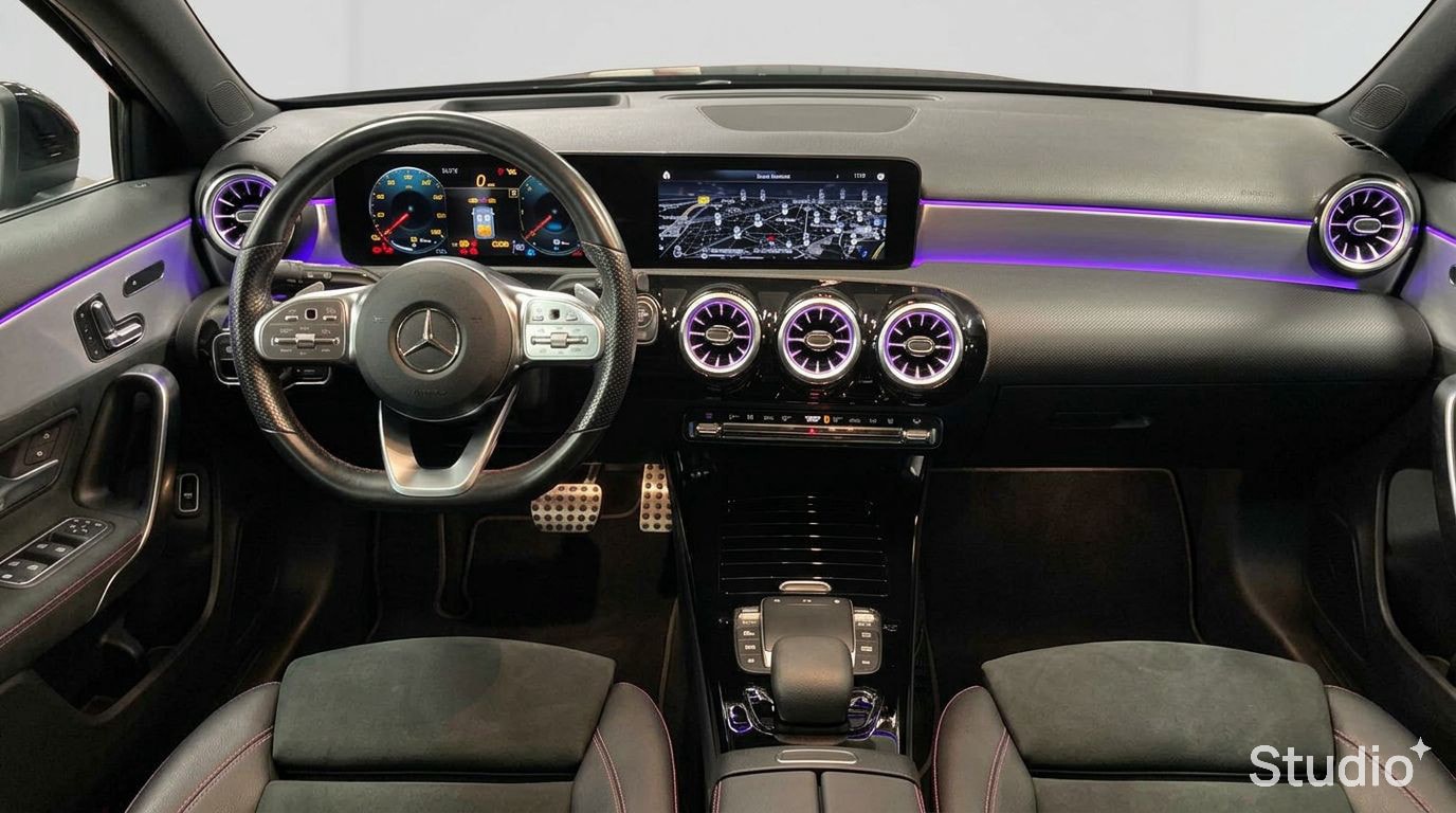 Mercedes-Benz Classe A 250 e 8G-DCT AMG Line — Planche de bord