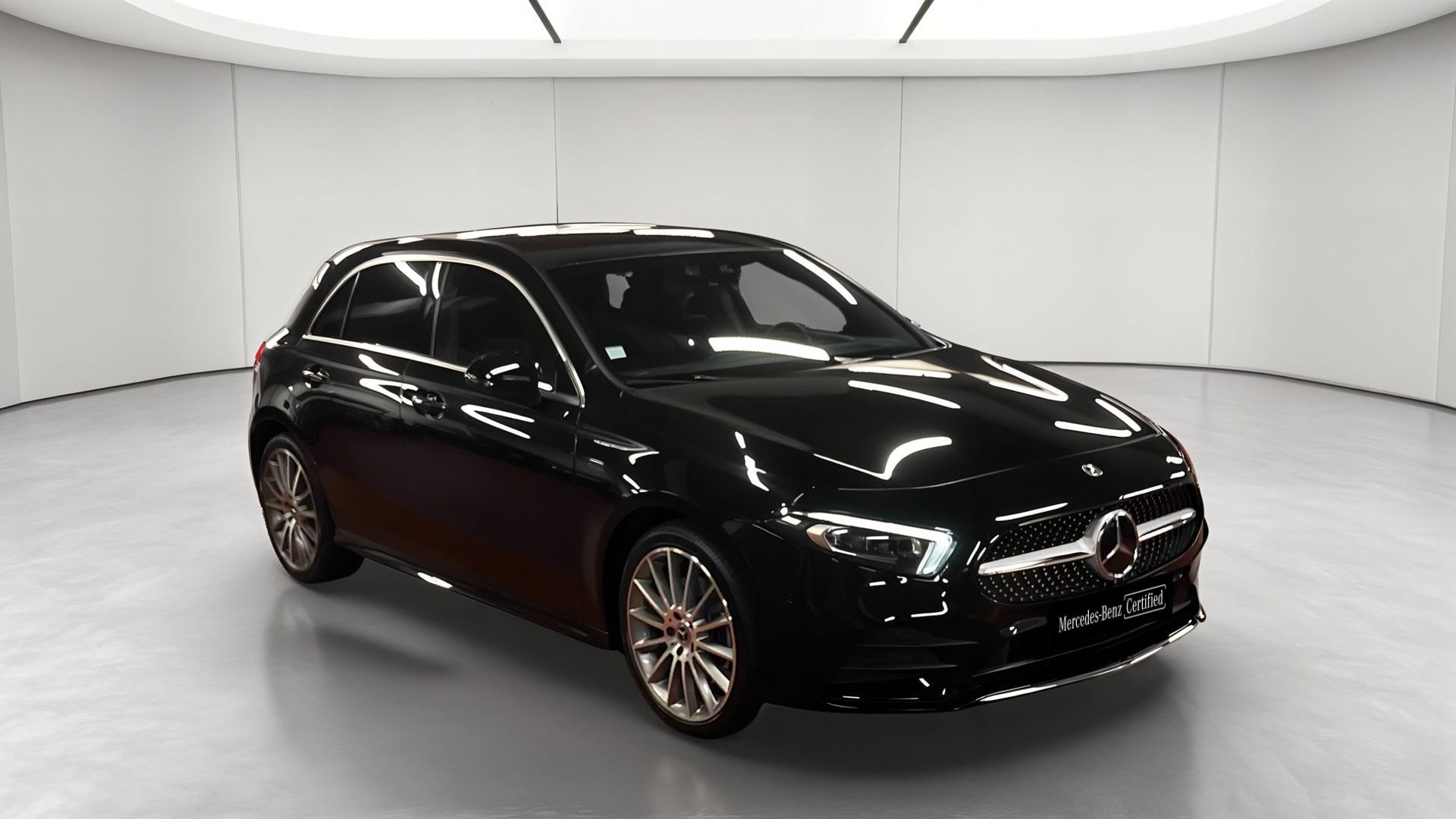 Mercedes-Benz Classe A 250 e 8G-DCT AMG Line — 3/4 avant droit