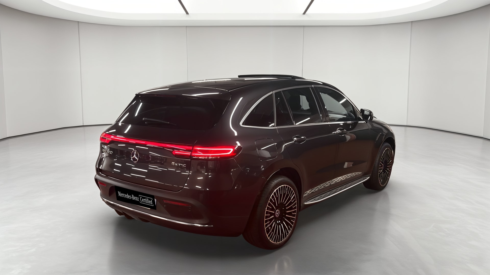 Mercedes-Benz EQC 400 4Matic AMG Line — 3/4 arrière droit