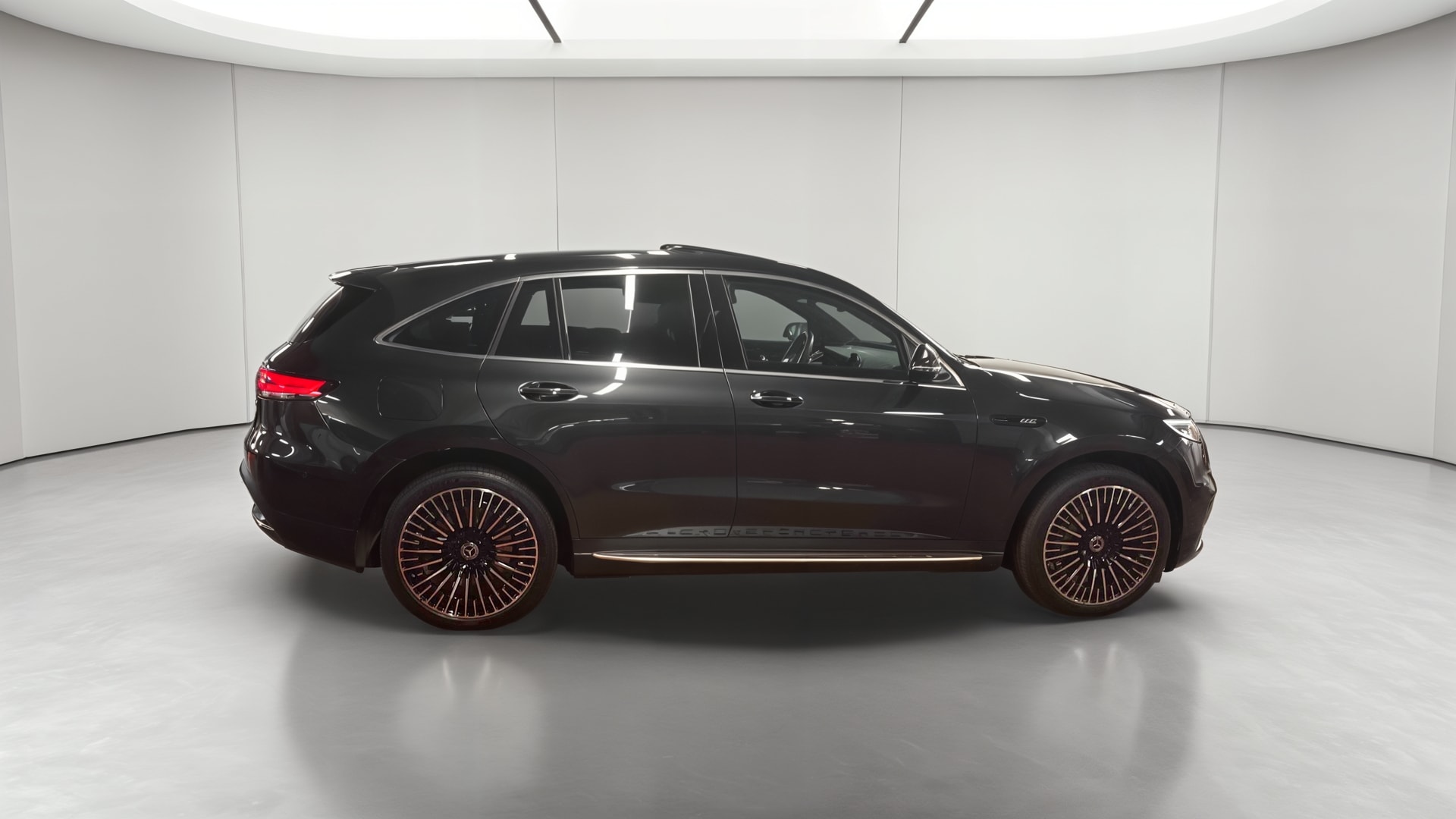 Mercedes-Benz EQC 400 4Matic AMG Line — Profil droit