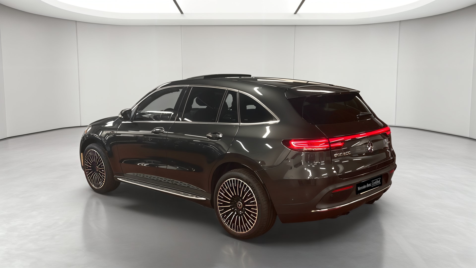 Mercedes-Benz EQC 400 4Matic AMG Line — 3/4 arrière gauche