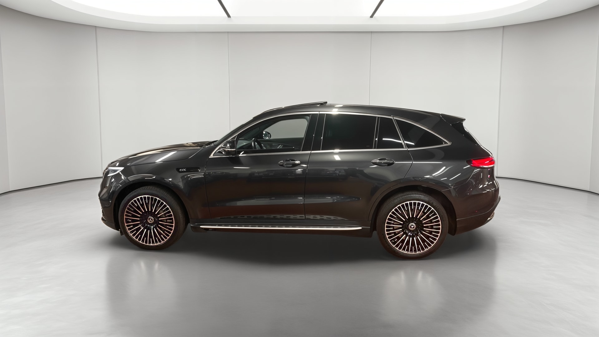 Mercedes-Benz EQC 400 4Matic AMG Line — Profil gauche