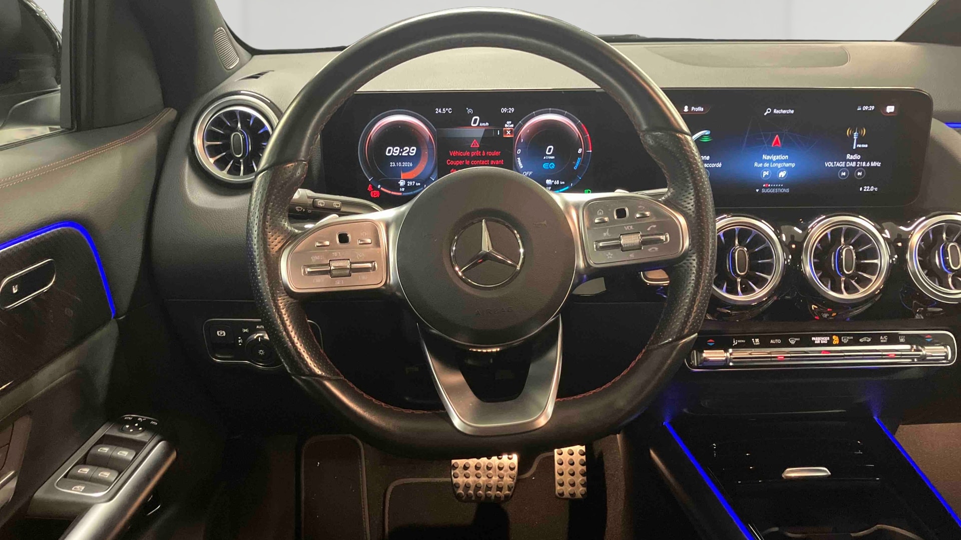 Mercedes-Benz GLA 250 e 8G-DCT AMG Line — Poste de pilotage