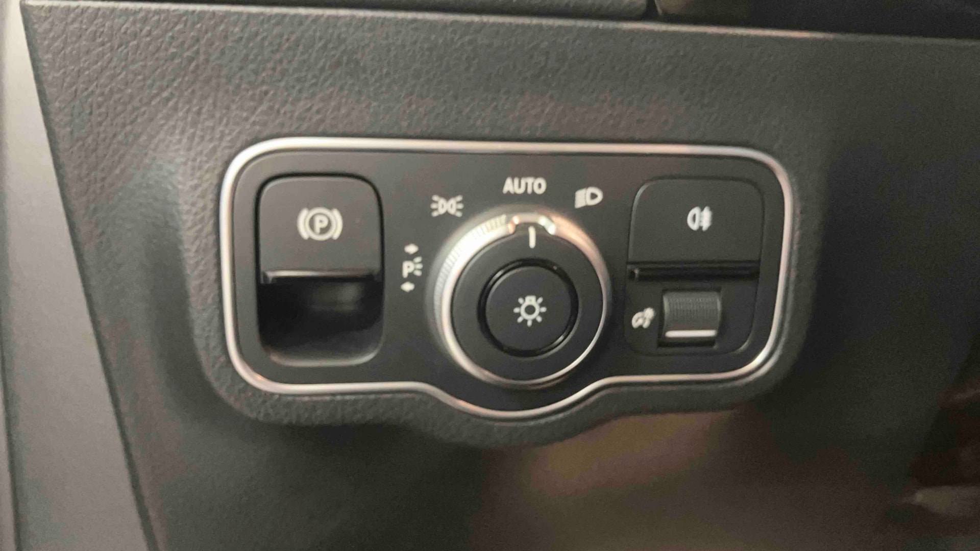 Mercedes-Benz GLA 250 e 8G-DCT AMG Line — photo 18