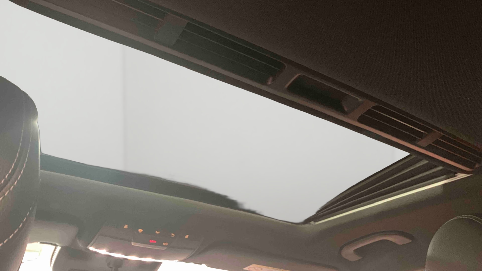 Mercedes-Benz EQC 400 4Matic AMG Line — photo 20