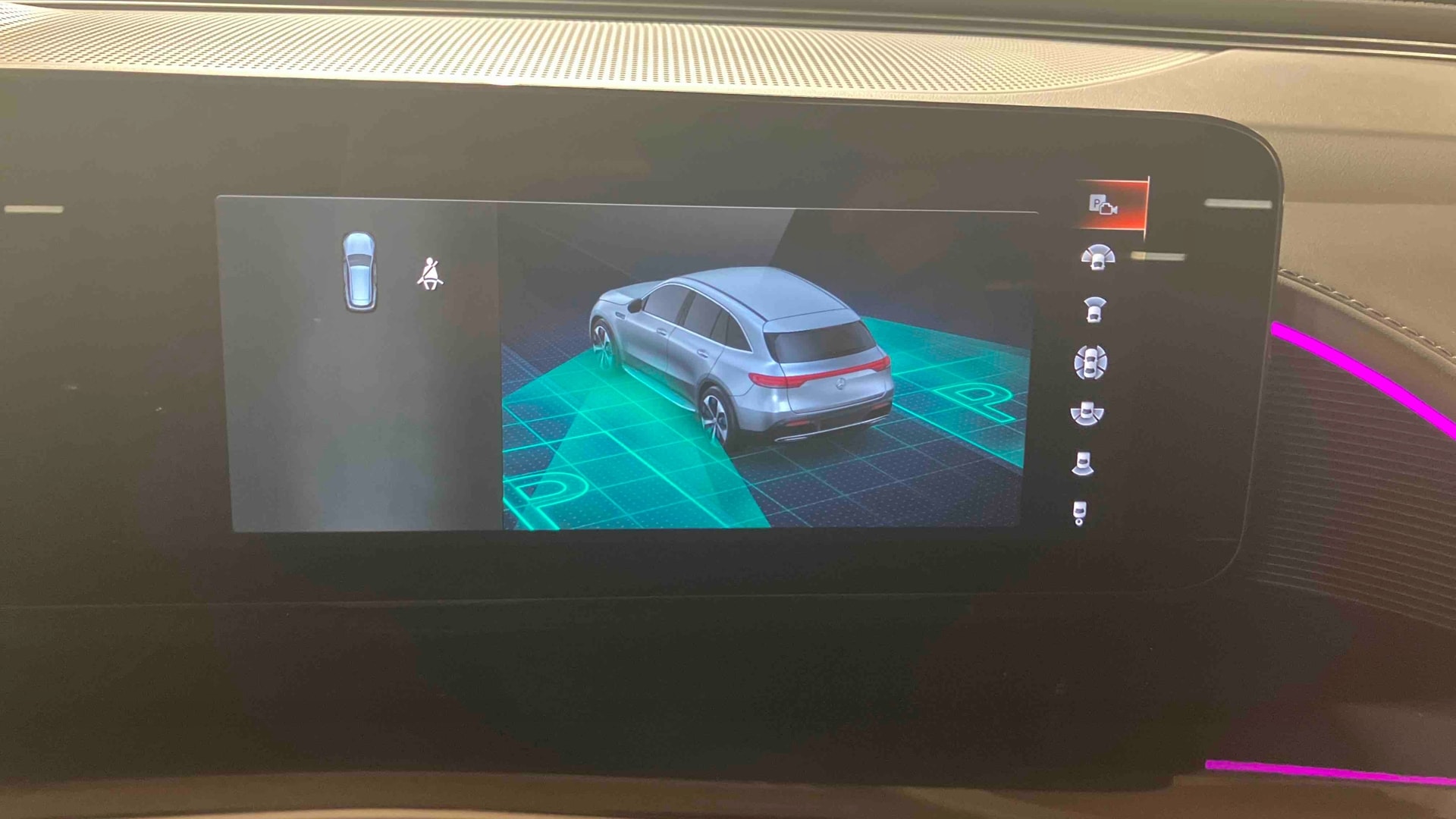 Mercedes-Benz EQC 400 4Matic AMG Line — photo 19