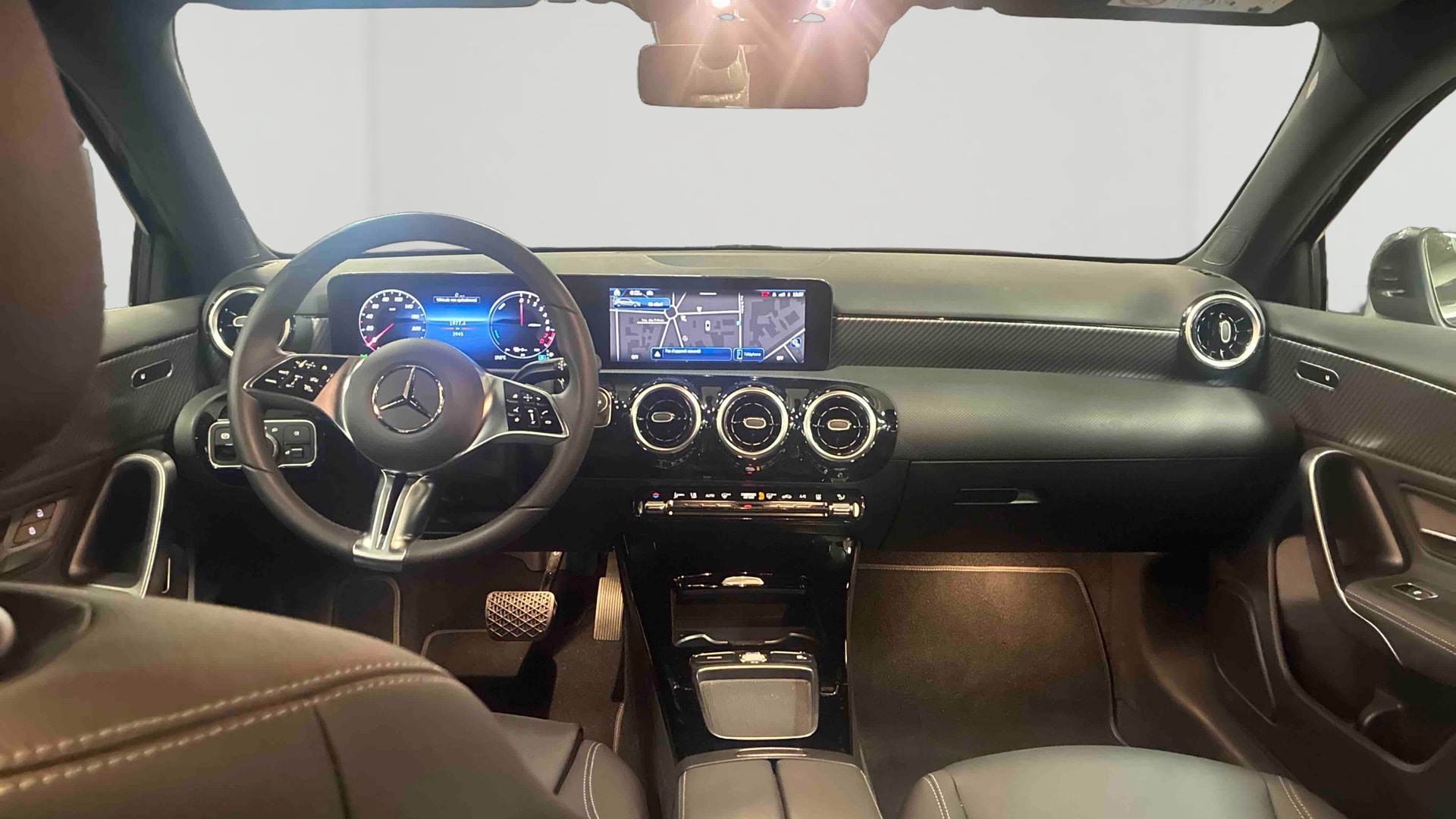 Mercedes-Benz Classe A 250 e Hybrid EQ Progressive Line — Planche de bord