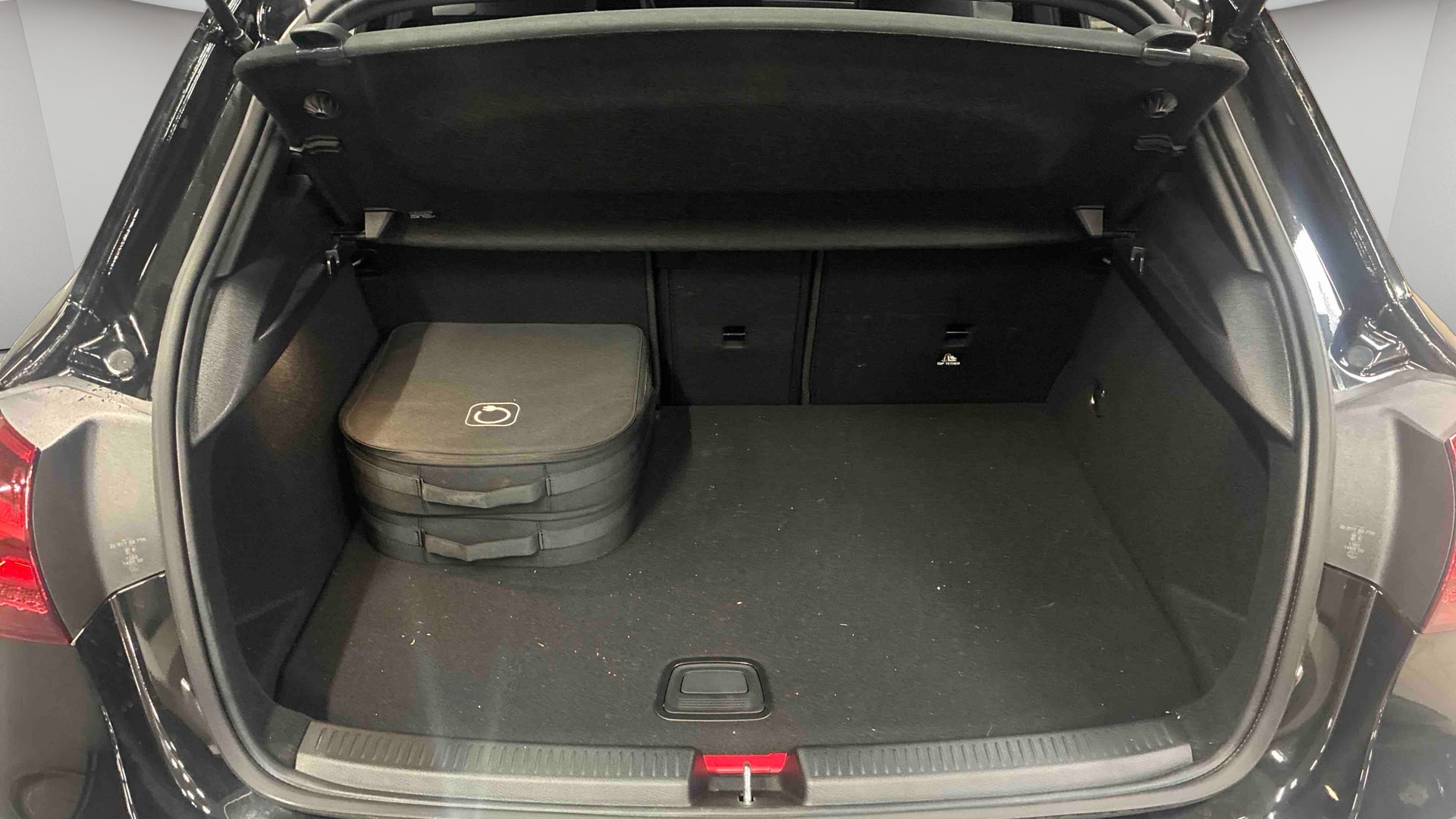 Mercedes-Benz Classe A 250 e Hybrid EQ Progressive Line — Coffre