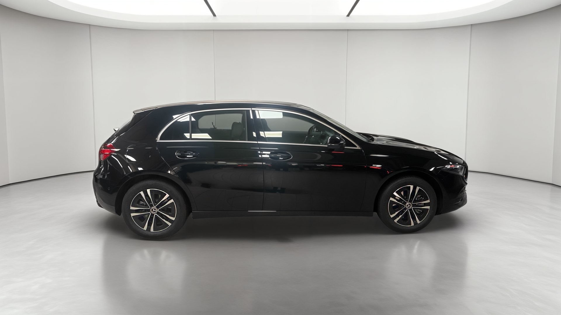 Mercedes-Benz Classe A 250 e Hybrid EQ Progressive Line — Profil droit