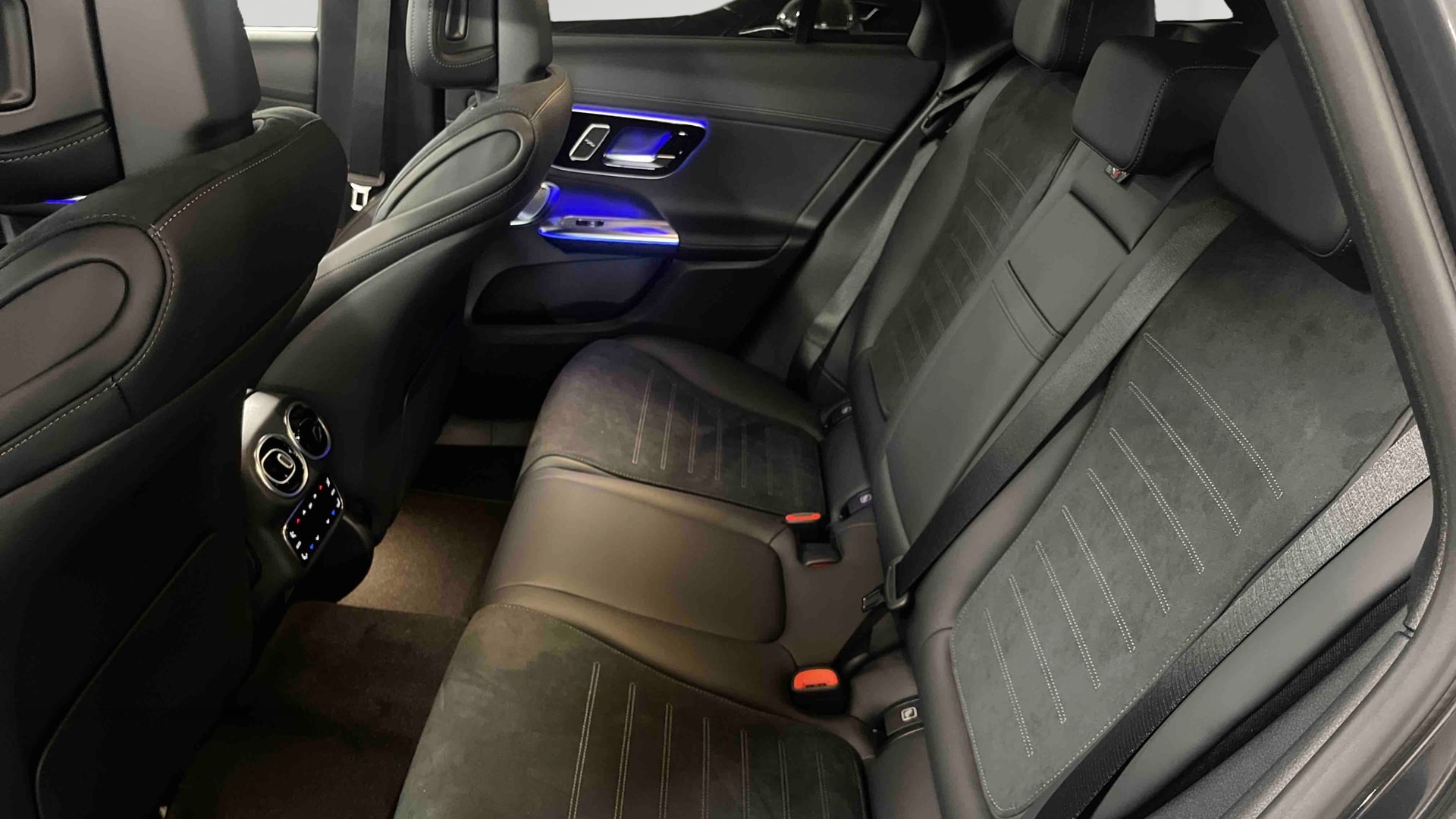 Mercedes-Benz GLC 300 de Hybrid EQ 4Matic AMG Line + — Siège arrière gauche