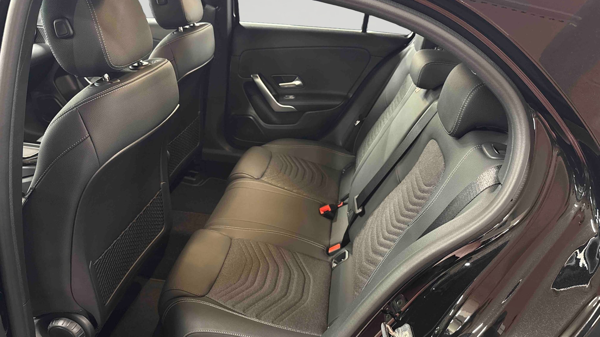 Mercedes-Benz Classe A 250 e Hybrid EQ Progressive Line — Siège arrière gauche