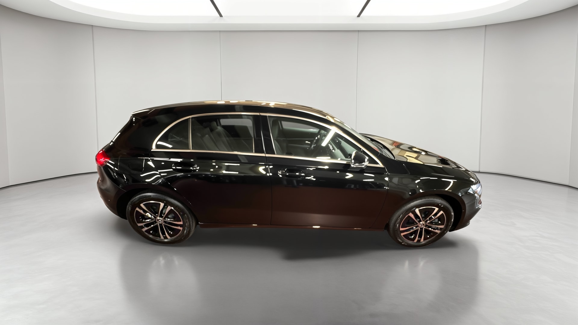 Mercedes-Benz Classe A 250 e Hybrid EQ Progressive Line — Profil droit