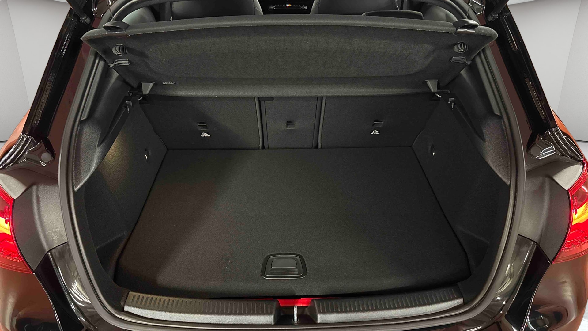 Mercedes-Benz Classe A 250 e Hybrid EQ Progressive Line — Coffre
