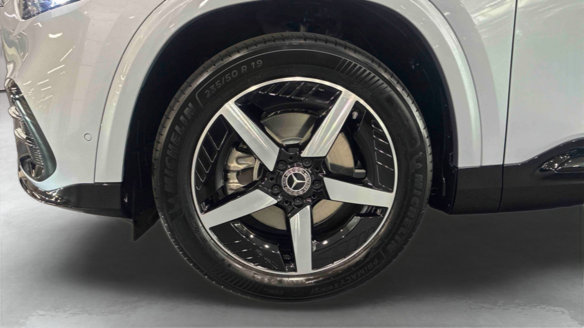 Mercedes-Benz GLB 200 Business Line Executive — Pneu avant gauche