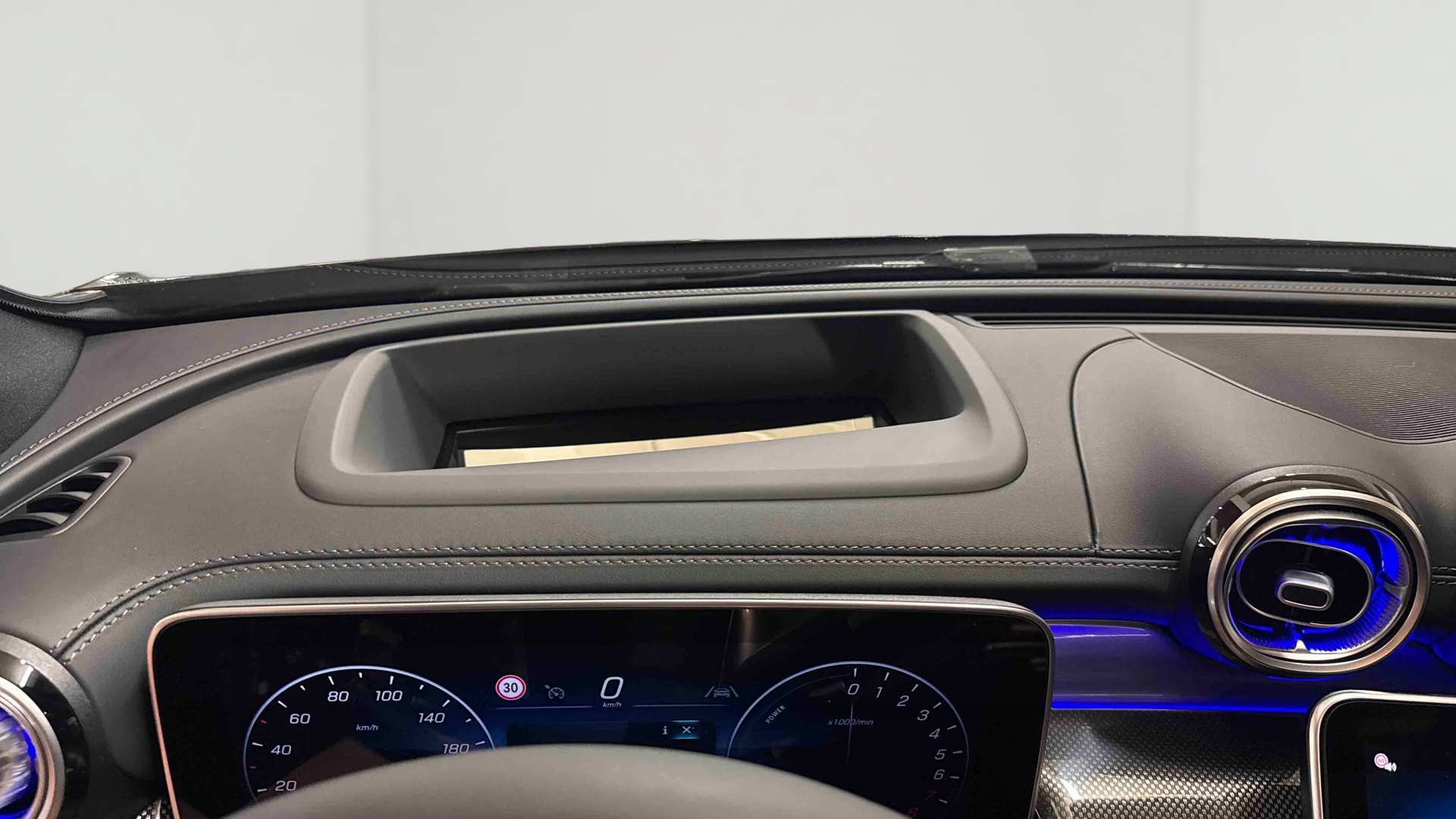 Mercedes-Benz GLC 300 e Hybrid EQ 4Matic AMG Line + — photo 19