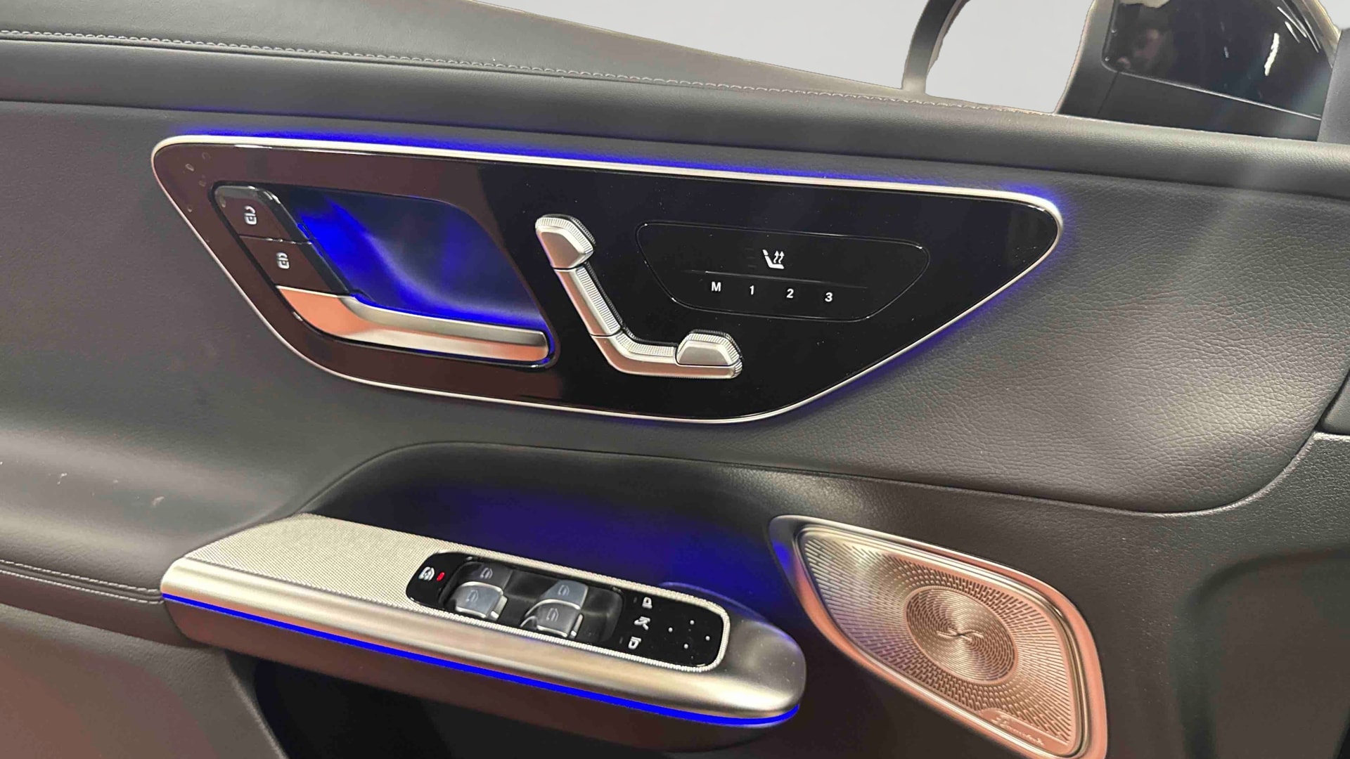 Mercedes-Benz GLC 300 e Hybrid EQ 4Matic AMG Line + — photo 18
