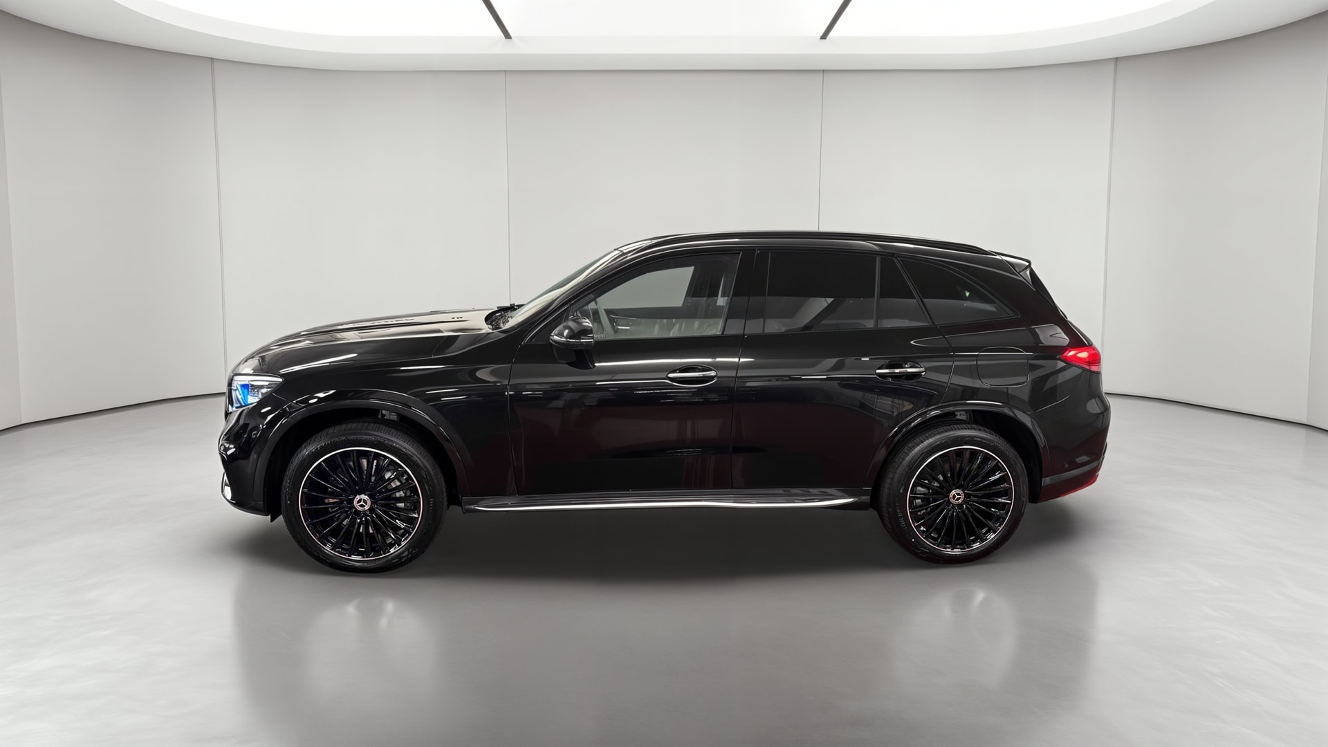 Mercedes-Benz GLC 300 e Hybrid EQ 4Matic AMG Line + — Profil gauche