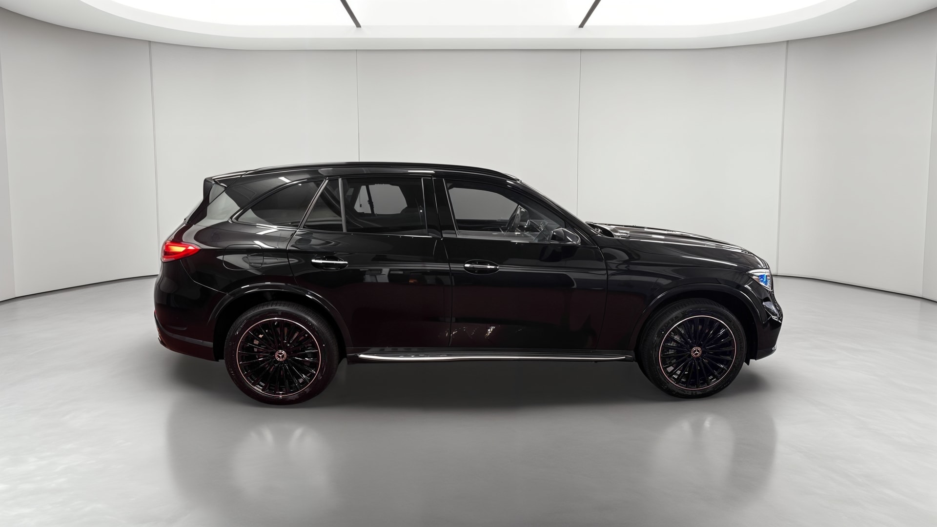 Mercedes-Benz GLC 300 e Hybrid EQ 4Matic AMG Line + — Profil droit
